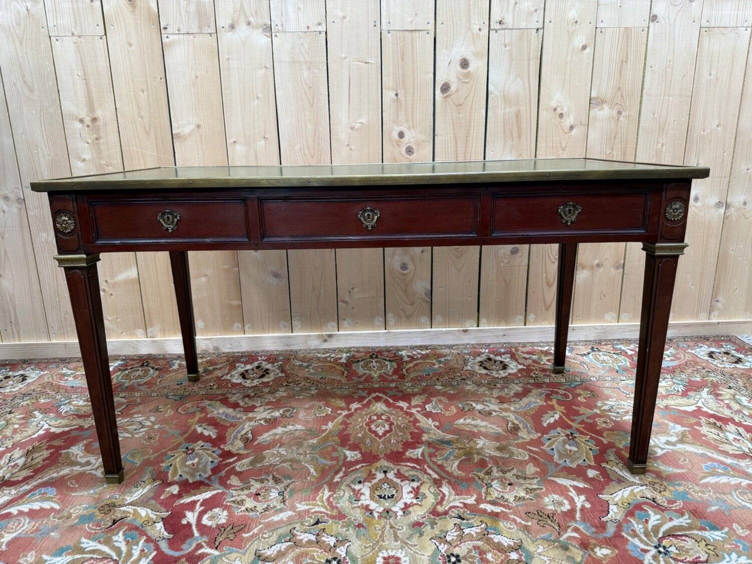 Flat desk – Louis XVI style – Mahogany, green leather, bronze