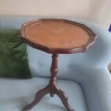 Pedestal table