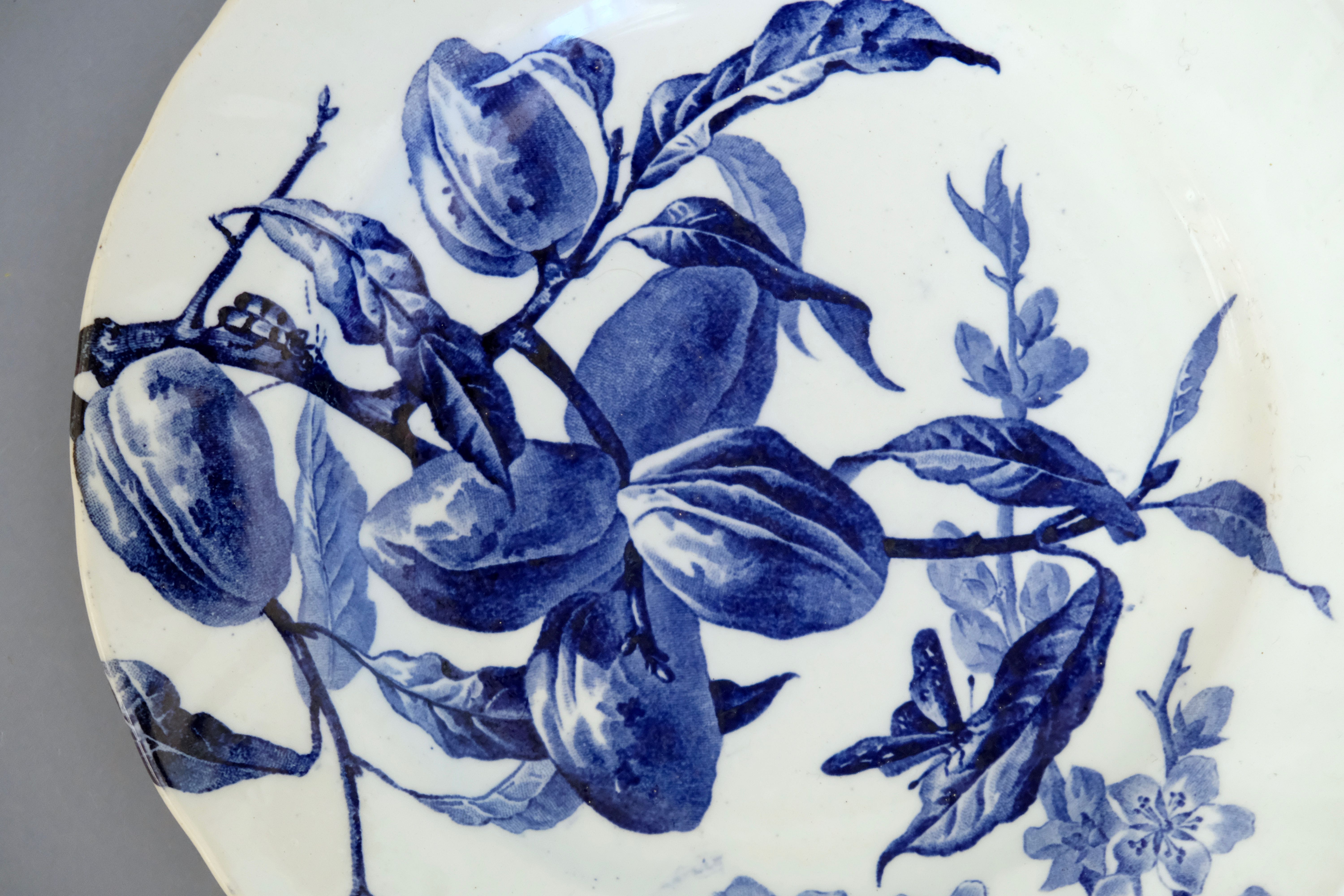Plum plate in earthenware from Creil Montereau B. Former MC Co.