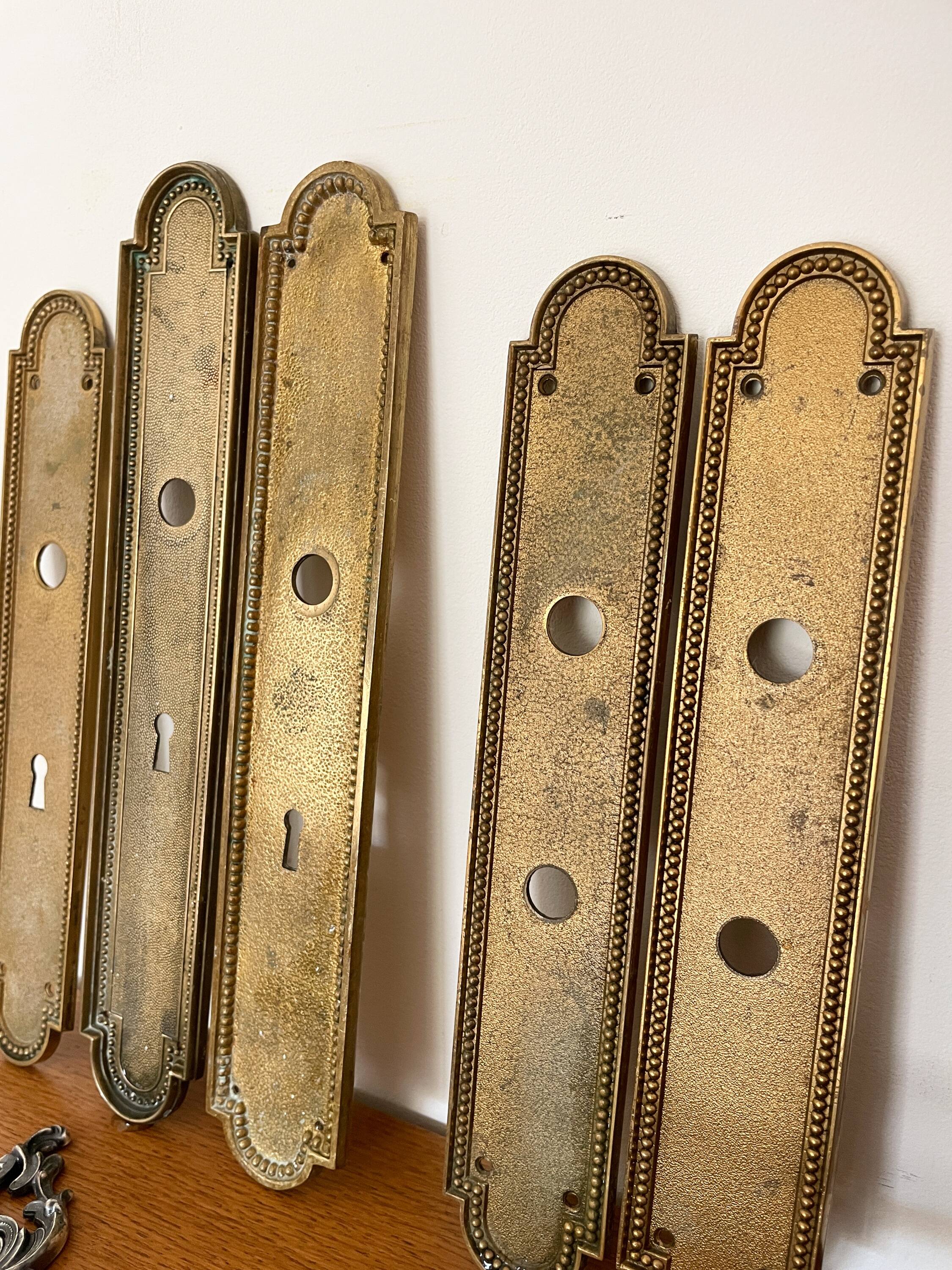 Set of 13 antique beaded brass cleanliness plates + handle – 19th century