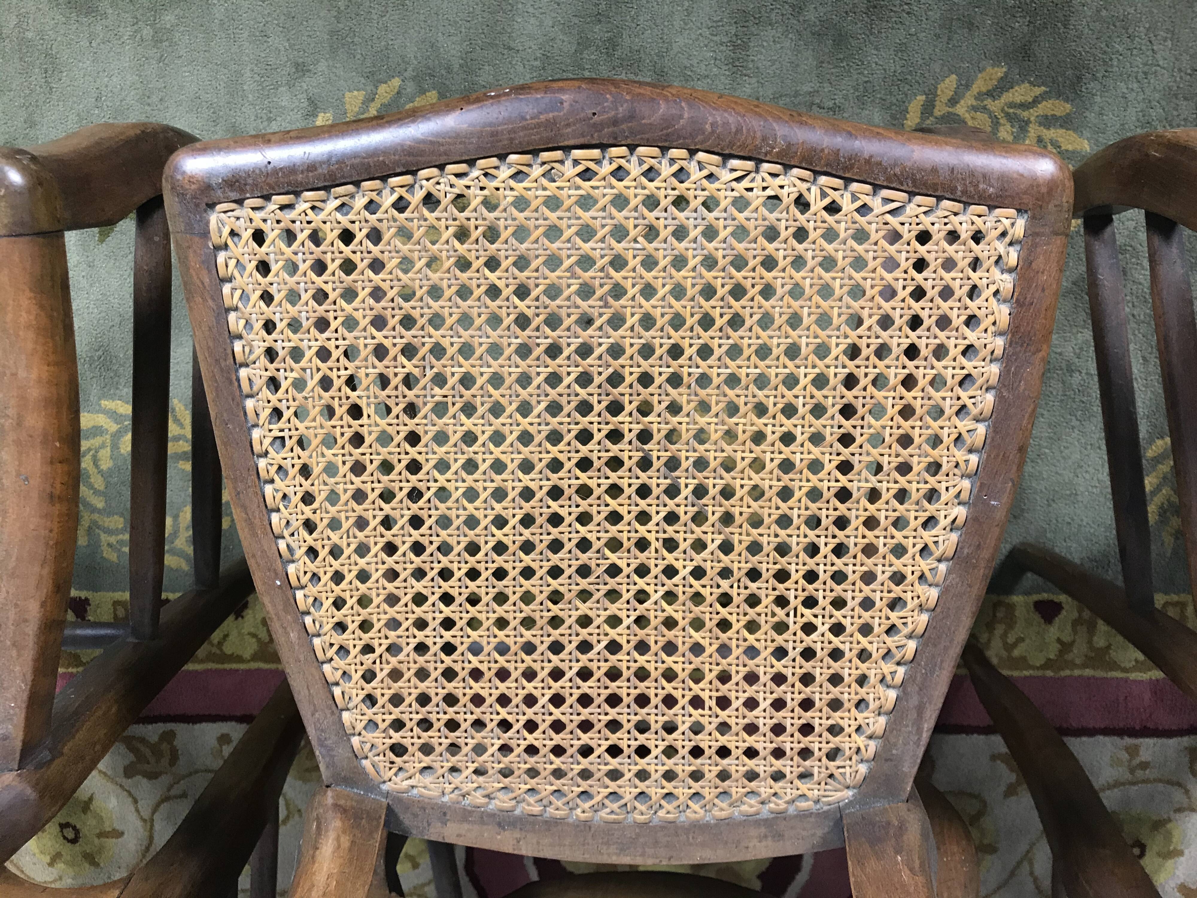 Suite de 6 chaises Louis Philippe en noyer et cannage 19eme