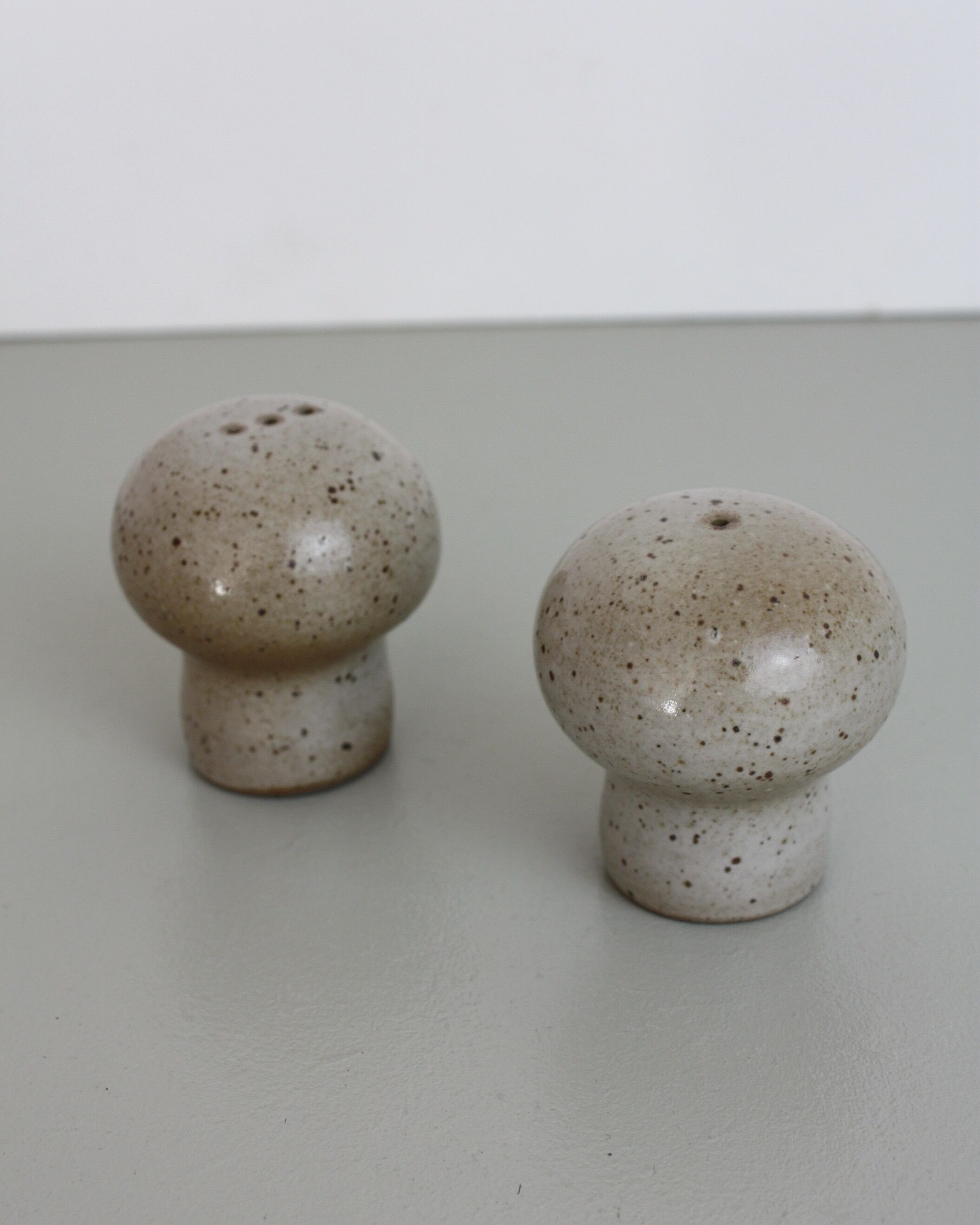 Salt and pepper shaker Grès du Marais