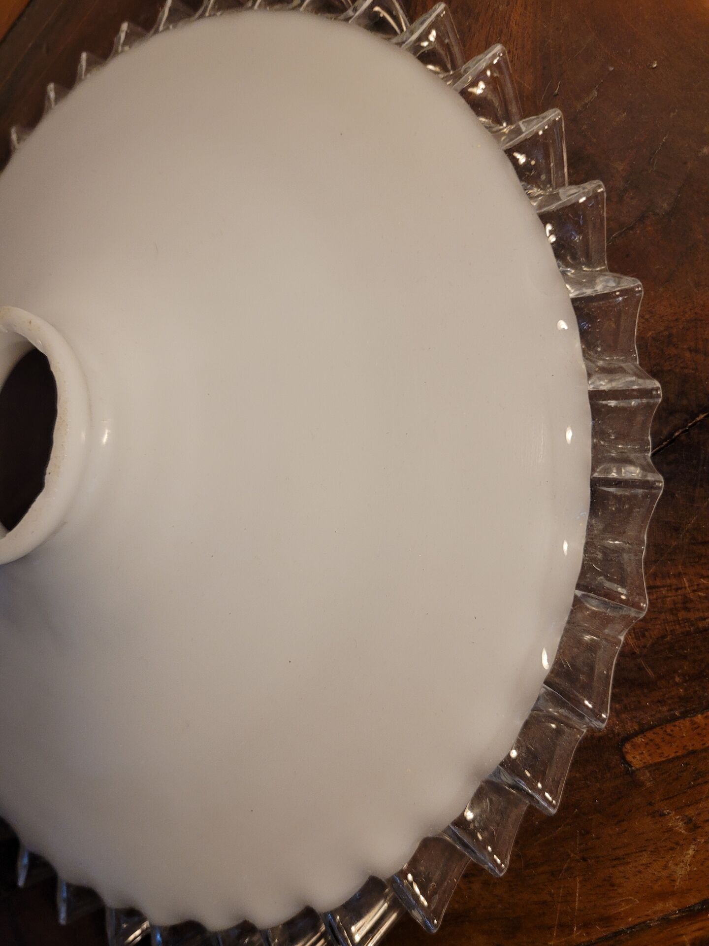 White opaline lampshade with a scalloped edge Ø 25.5 cm, first half of the 20th century.