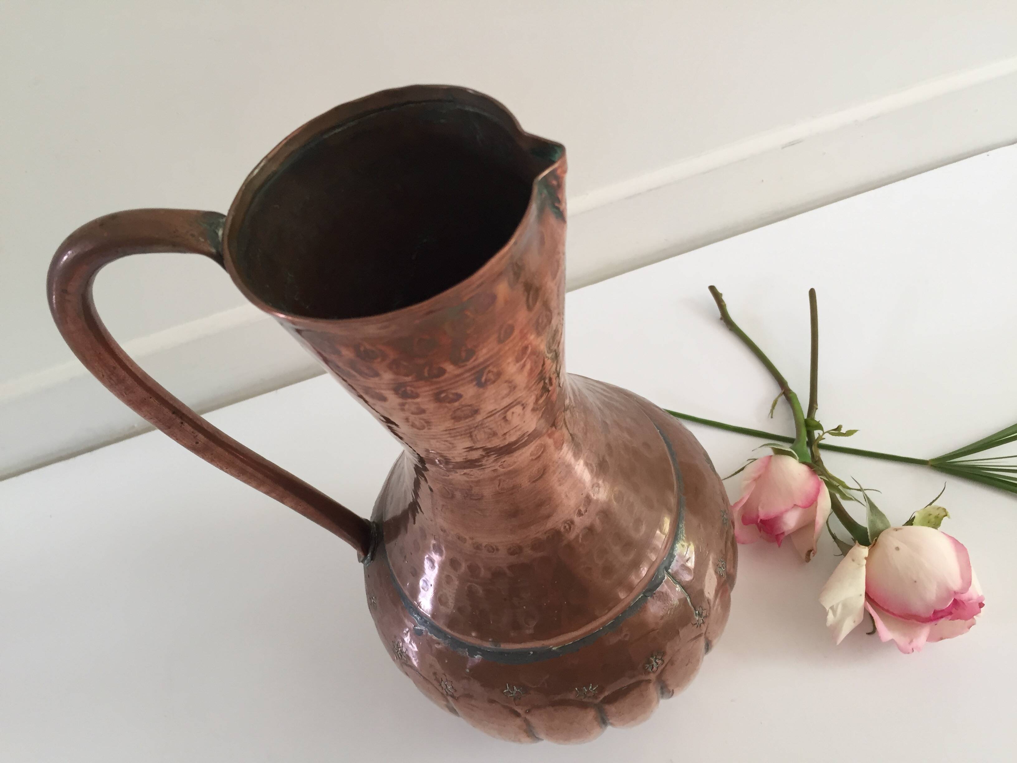 Pitcher-shaped vase in hammered copper