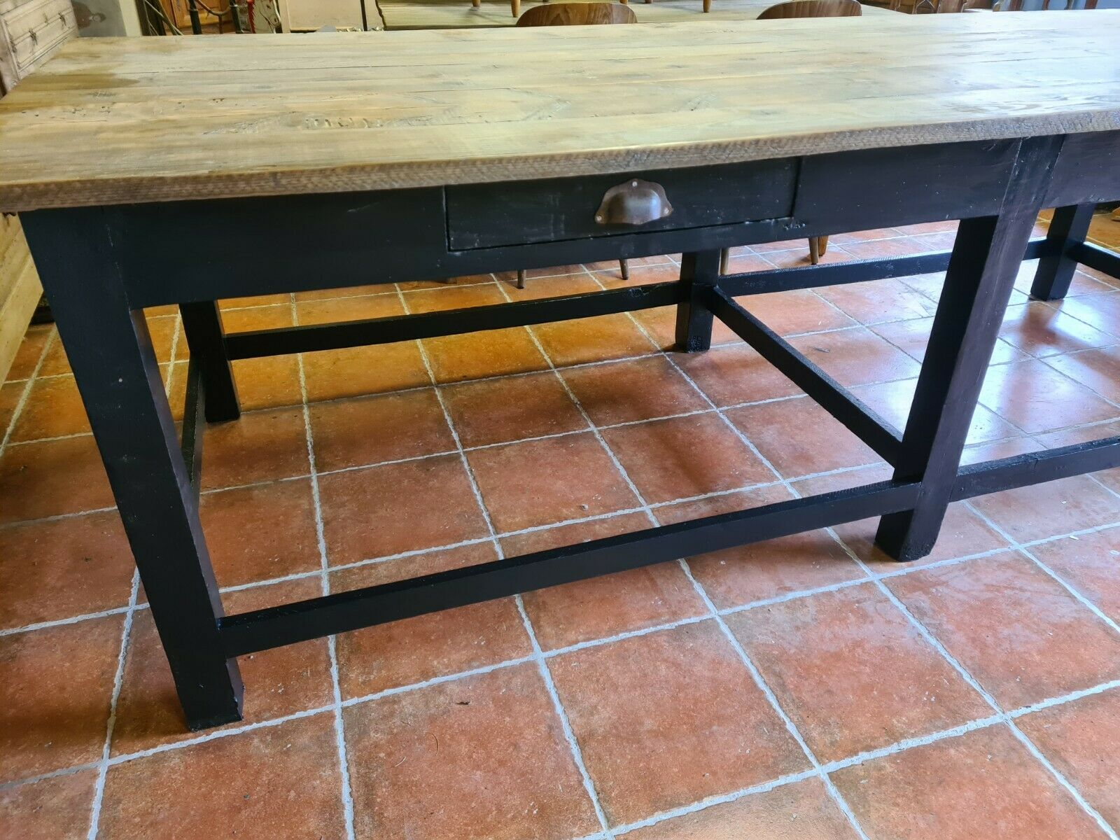 Draper table with 2 drawers