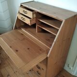 Scandinavian writing desk in honey-coloured pine from the 1980s