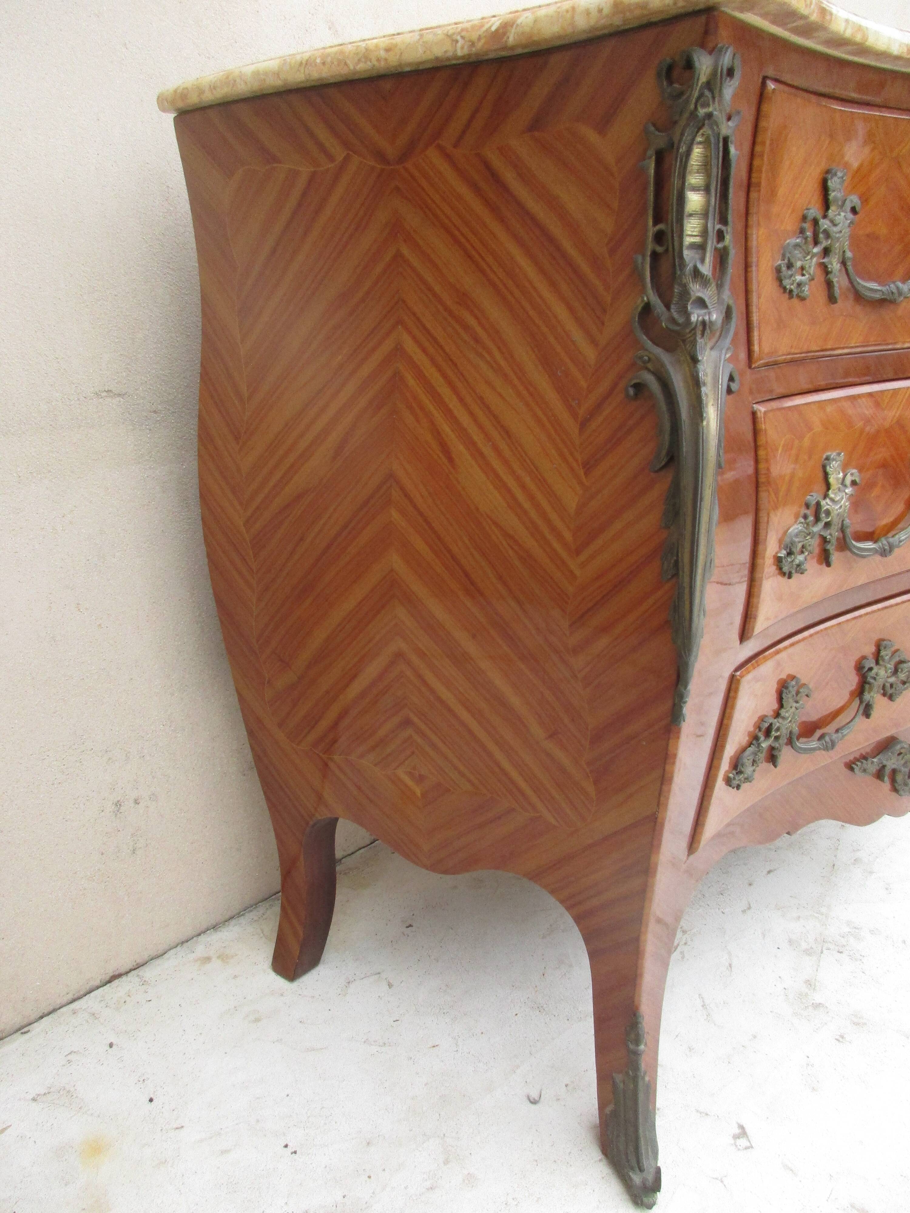 Dresser en marquetry style lLuis XV