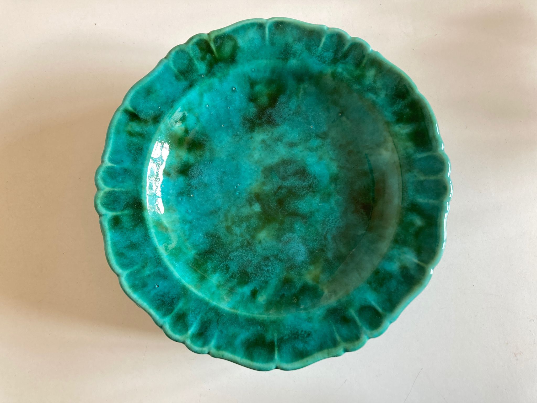 Set de 6 assiettes en terre vernissée à godrons 1960