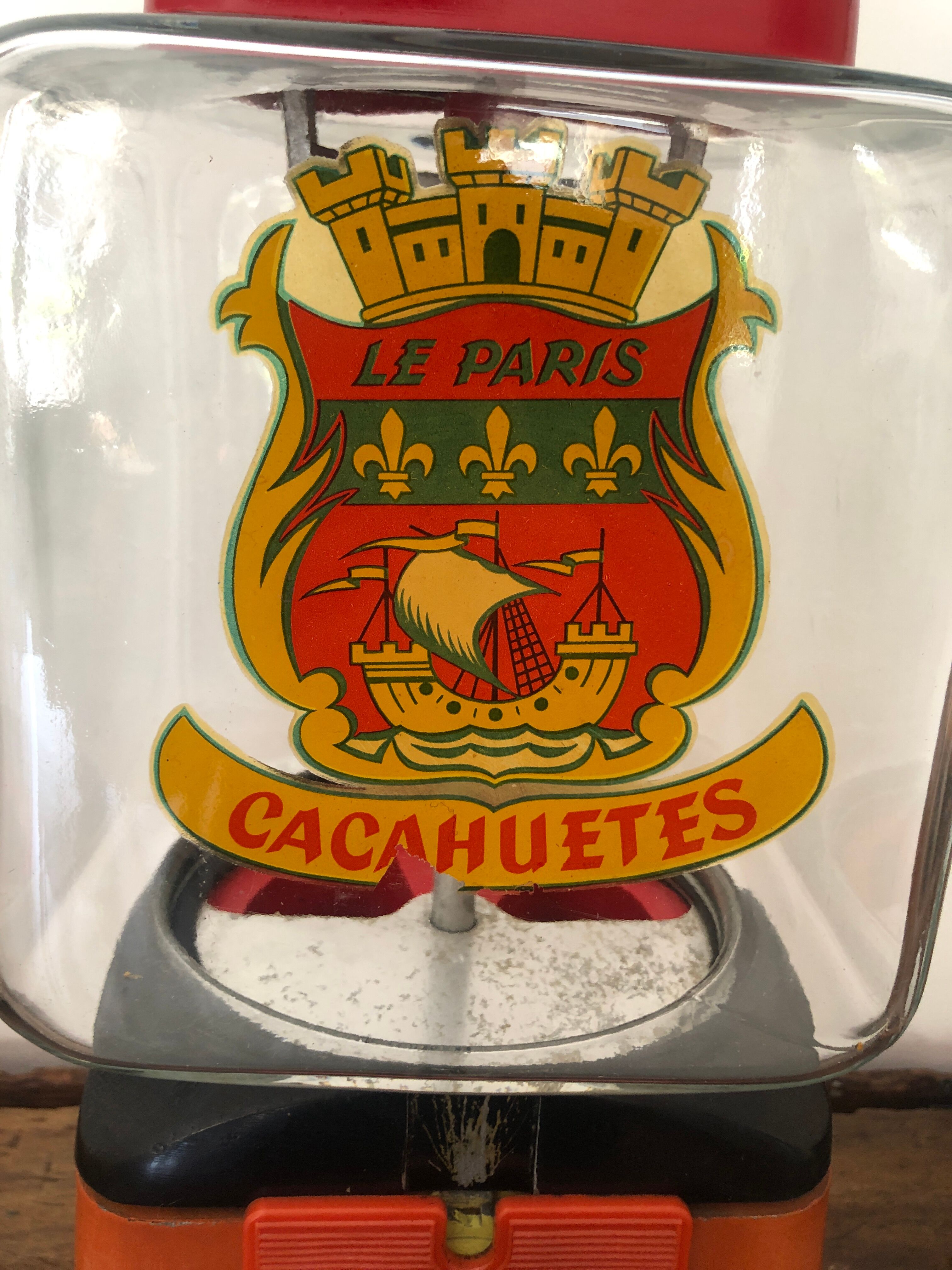 Distributor of peanuts