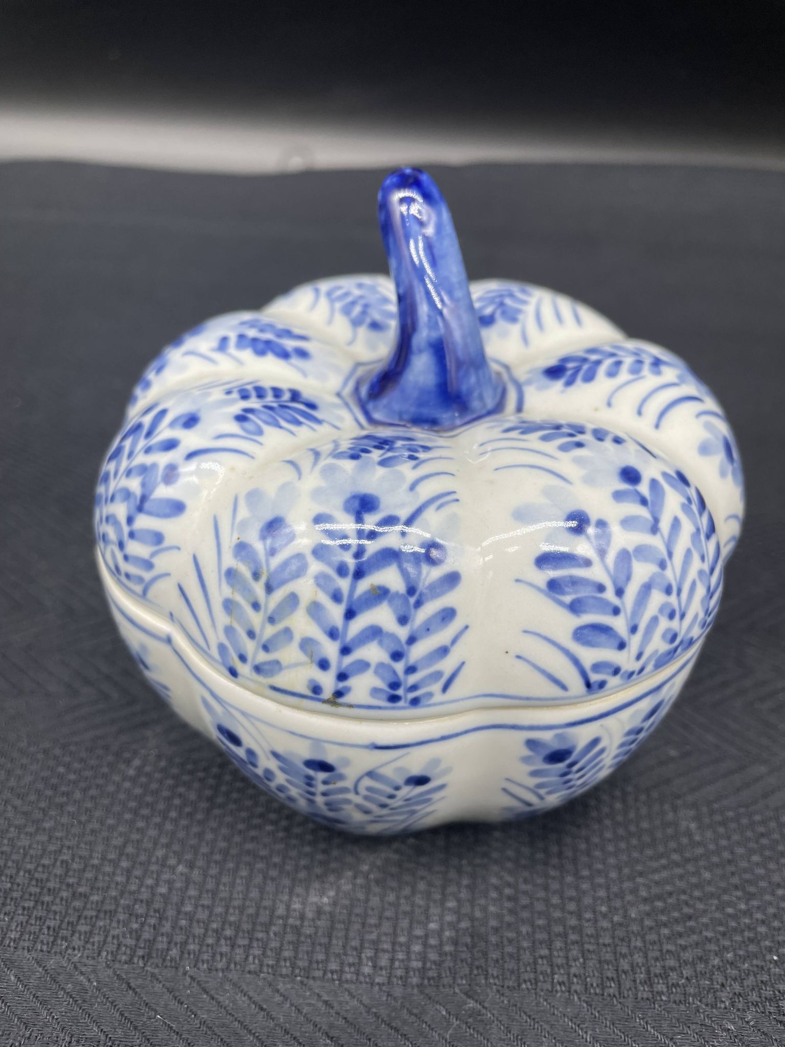 Chinese covered pot, box, jewelry box, pumpkin, white porcelain, China blue plant decor