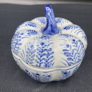 Chinese covered pot, box, jewelry box, pumpkin, white porcelain, China blue plant decor