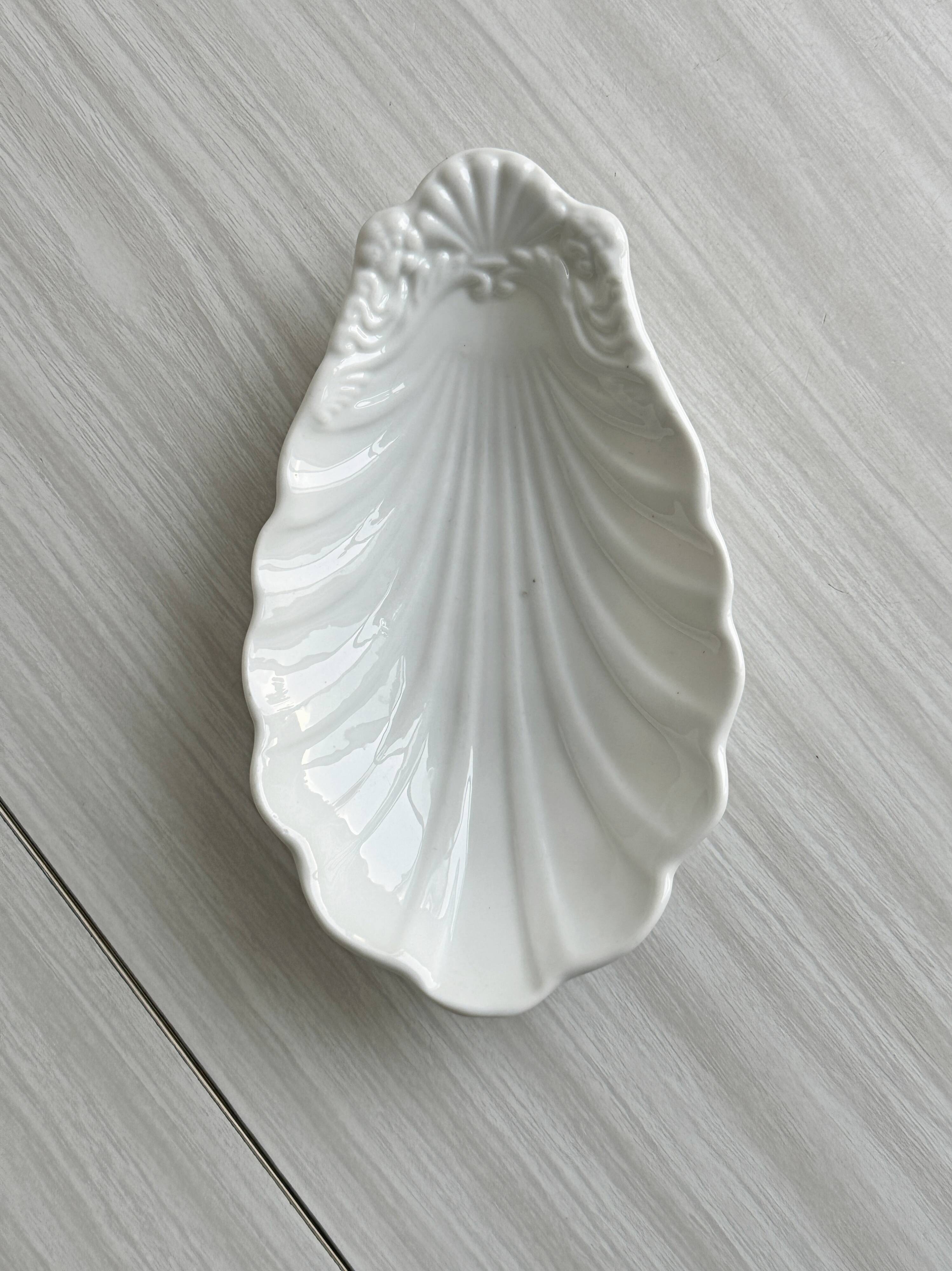 Coupelle en porcelaine blanche