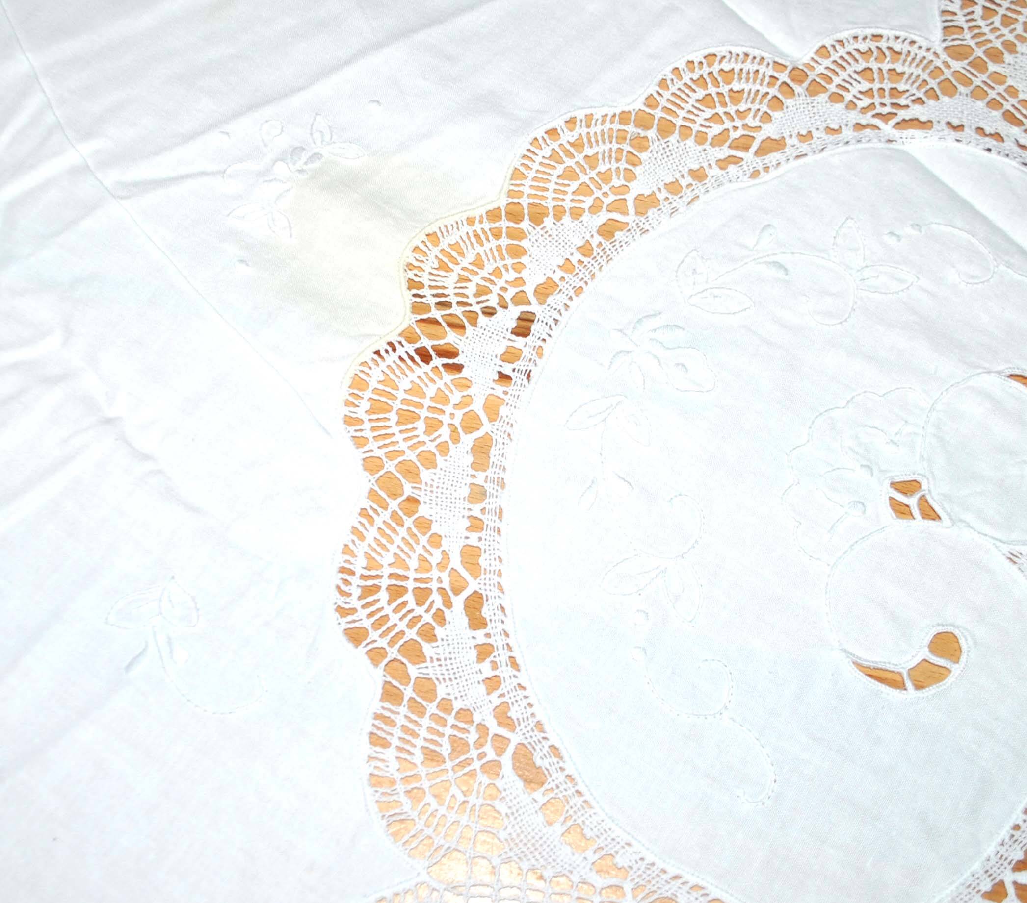 Nappe ronde vintage en coton brodé et ajouré 160x160cm *M3*