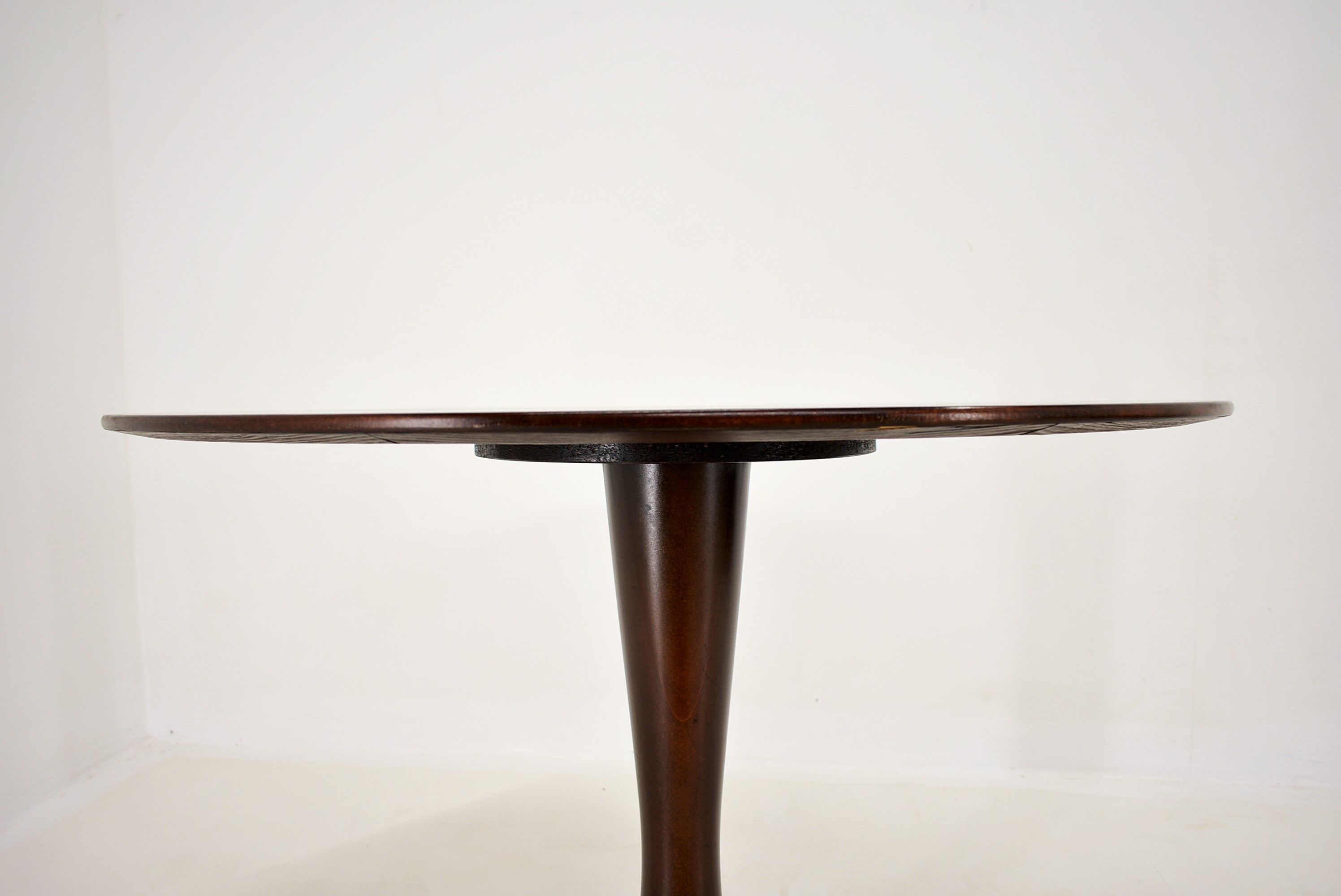 Designed mahogany round dining table, 1969