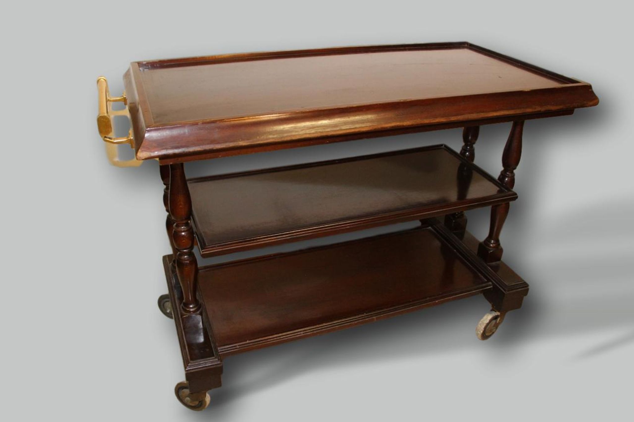Serving table