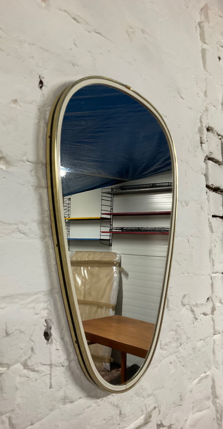 Asymmetrical free-form mirror from the 60s-70s