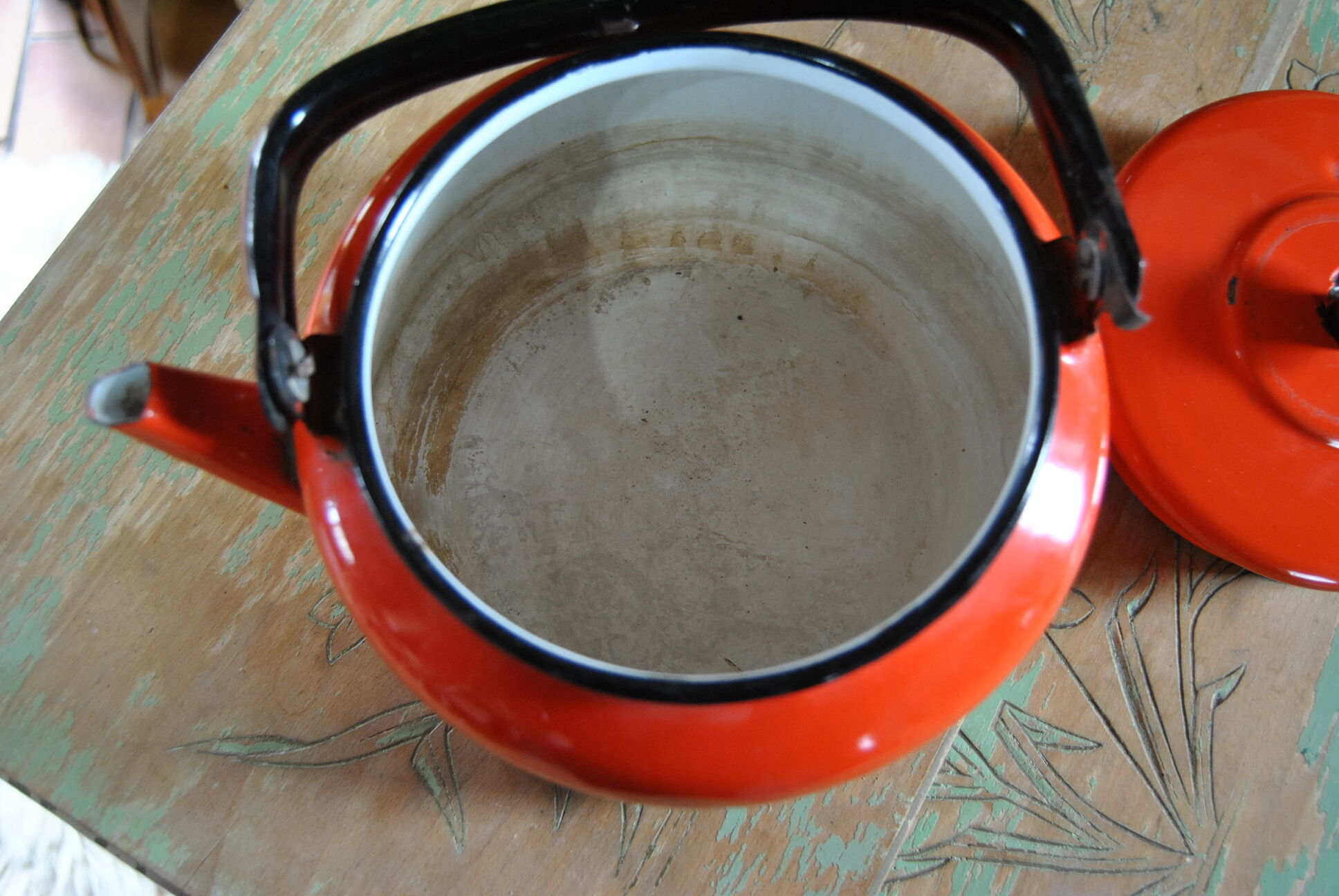 Orange enamelled kettle 60s/70s
