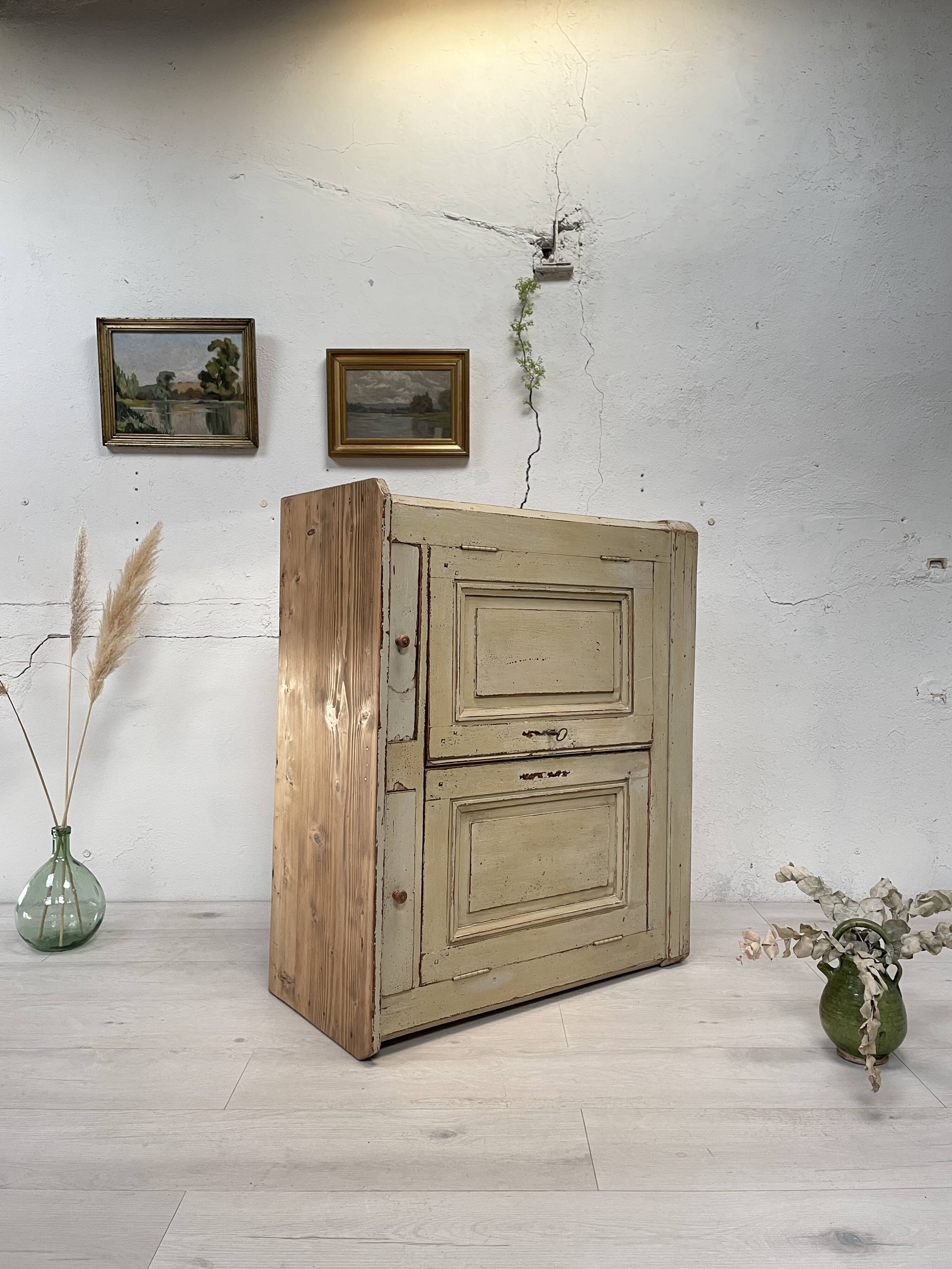 Parisian buffet in patinated wood, circa 1930.