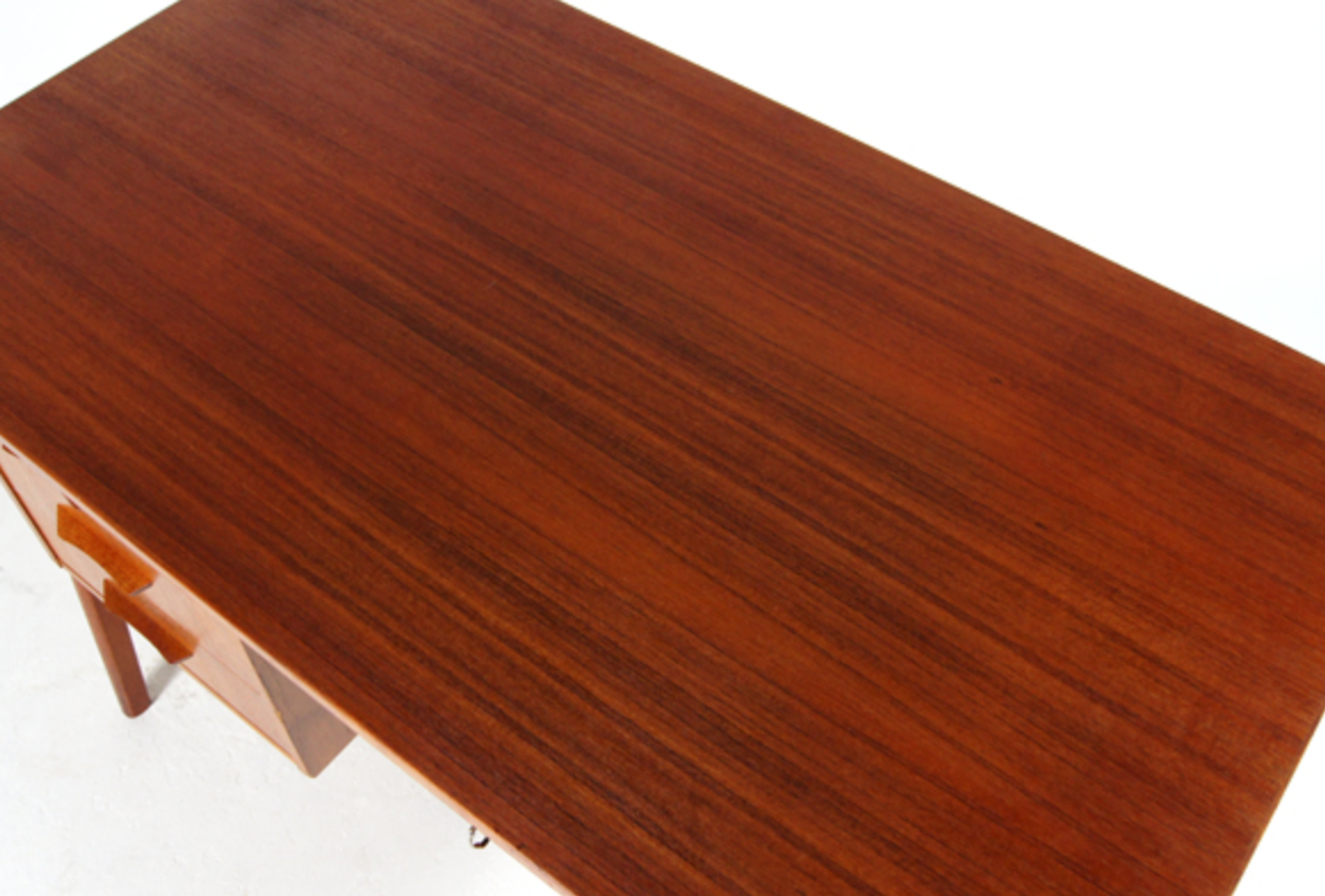 Simple pedestal pedestal desk in vintage danish retro teak from the 60s/70s
