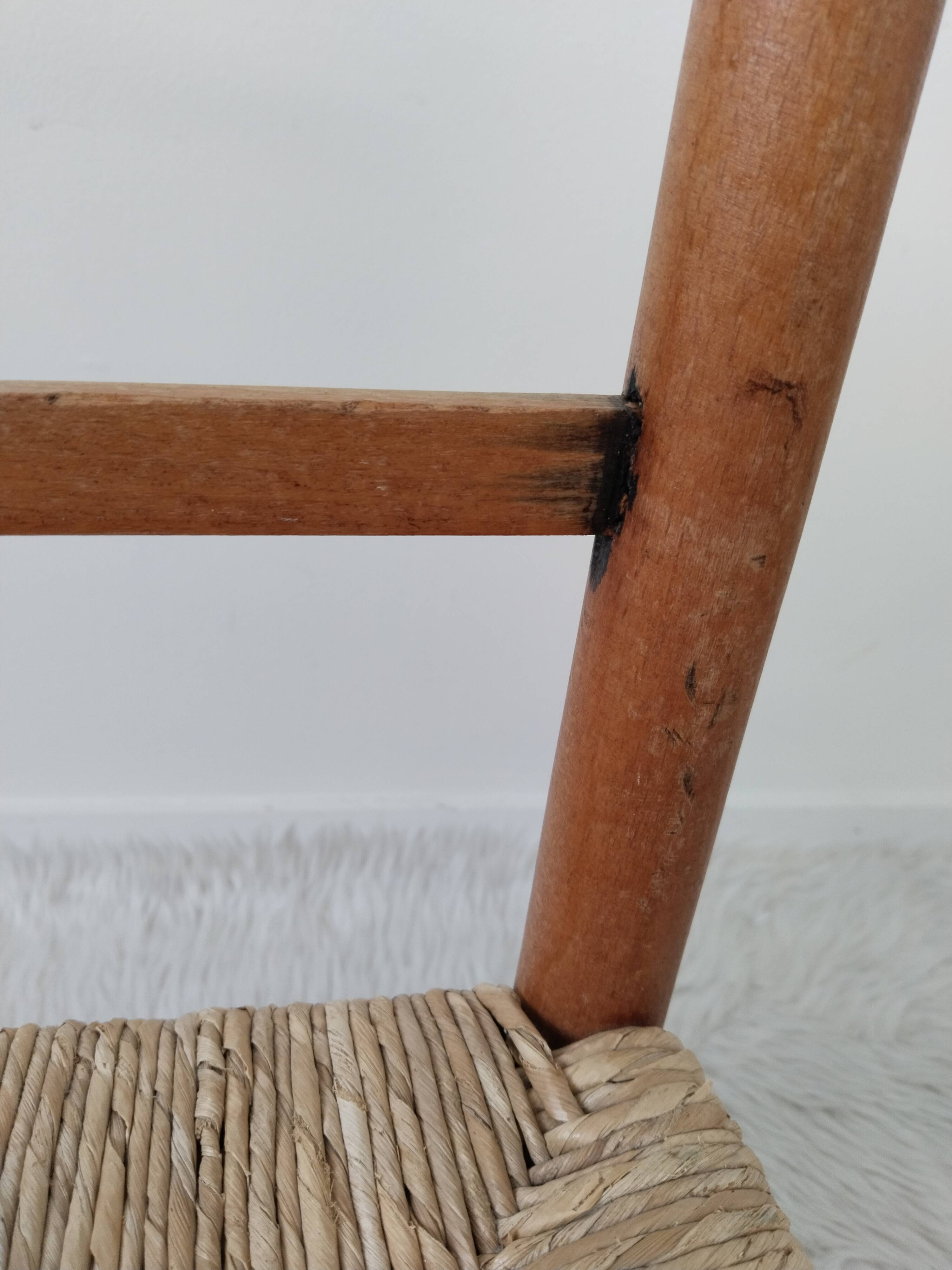 Vintage children's chair in wood and straw