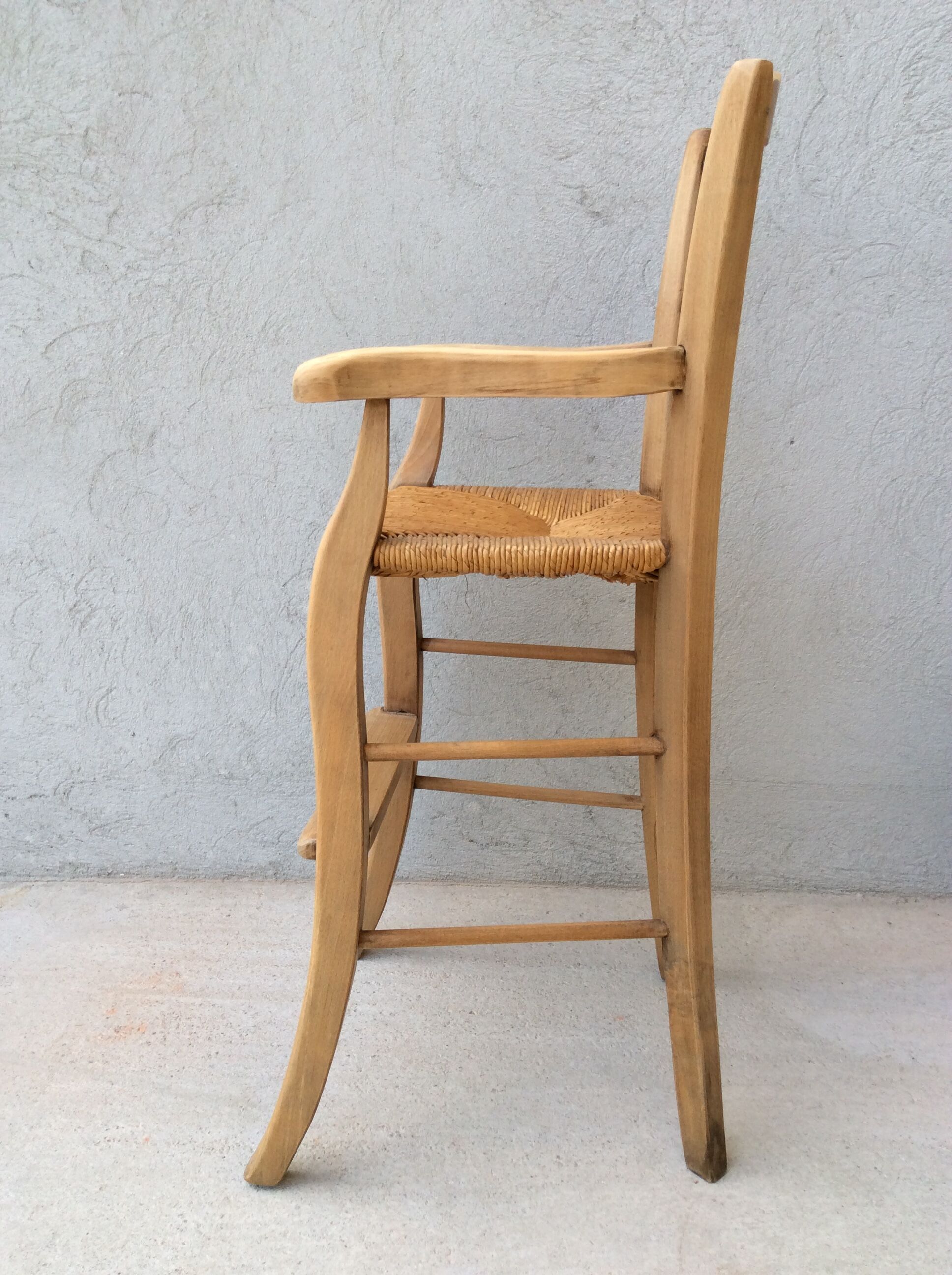 High chair for children in mulched seated wood