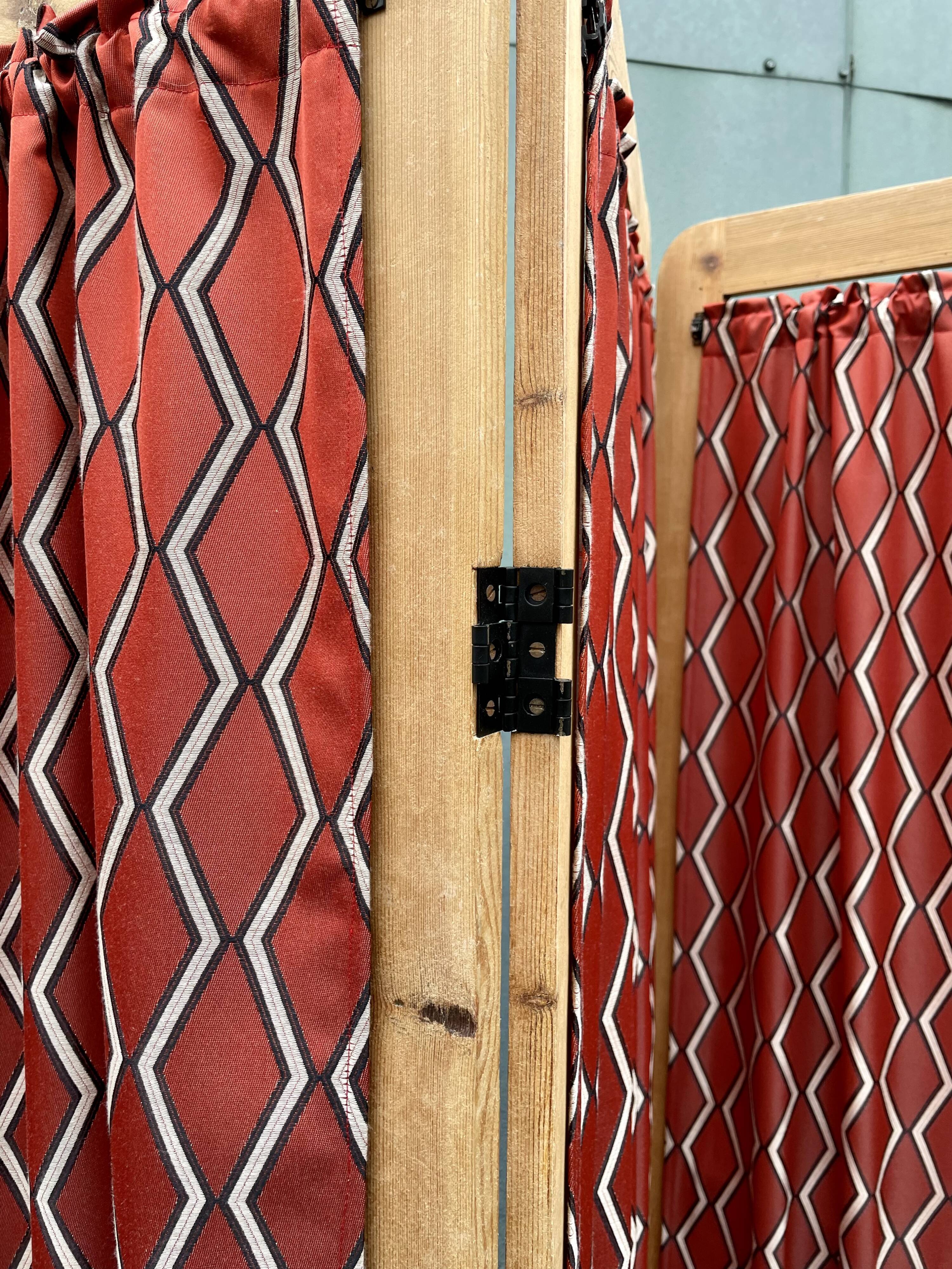 Vintage screen revisited and restored