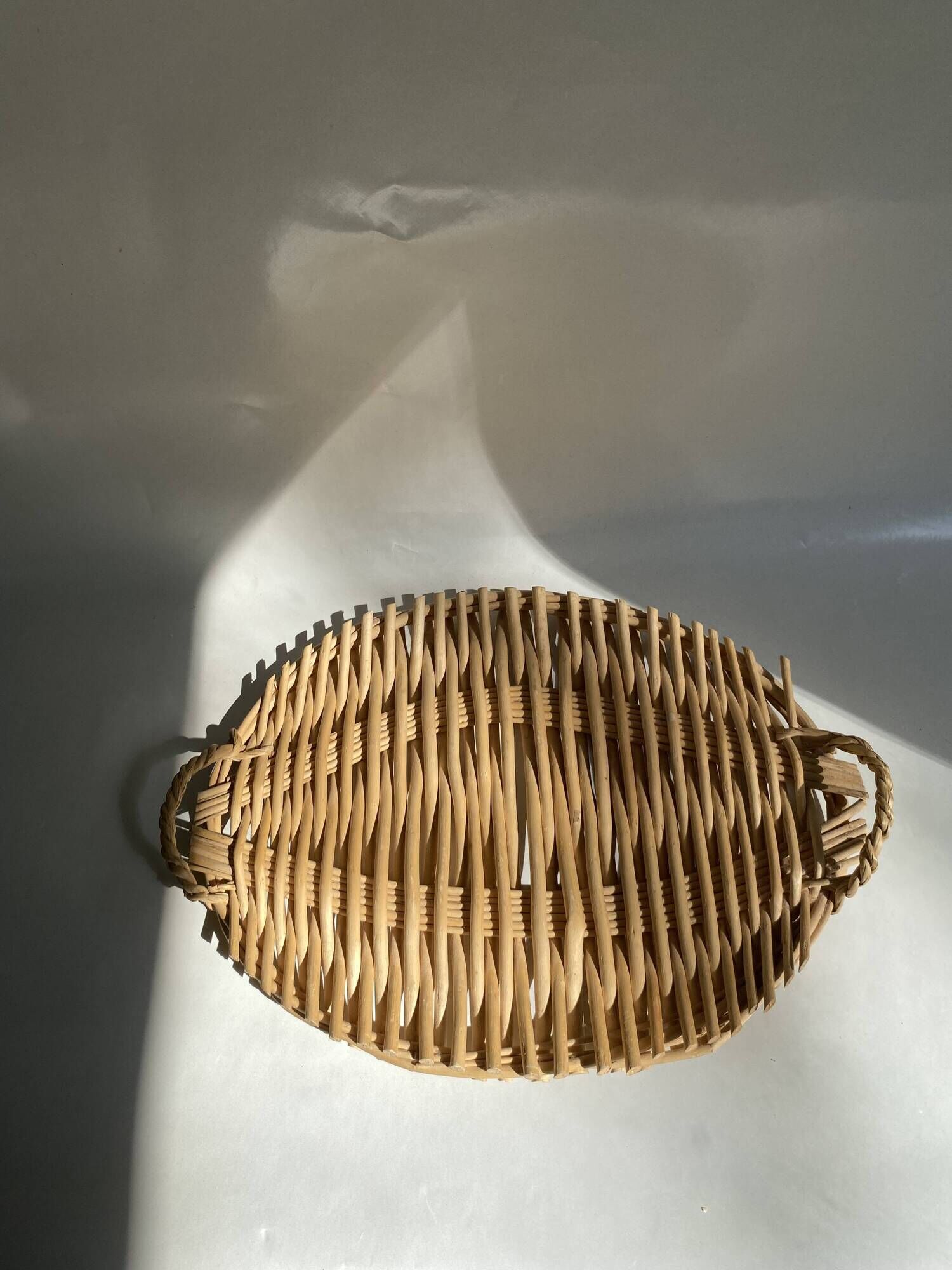 Wicker plateau with 2 handles