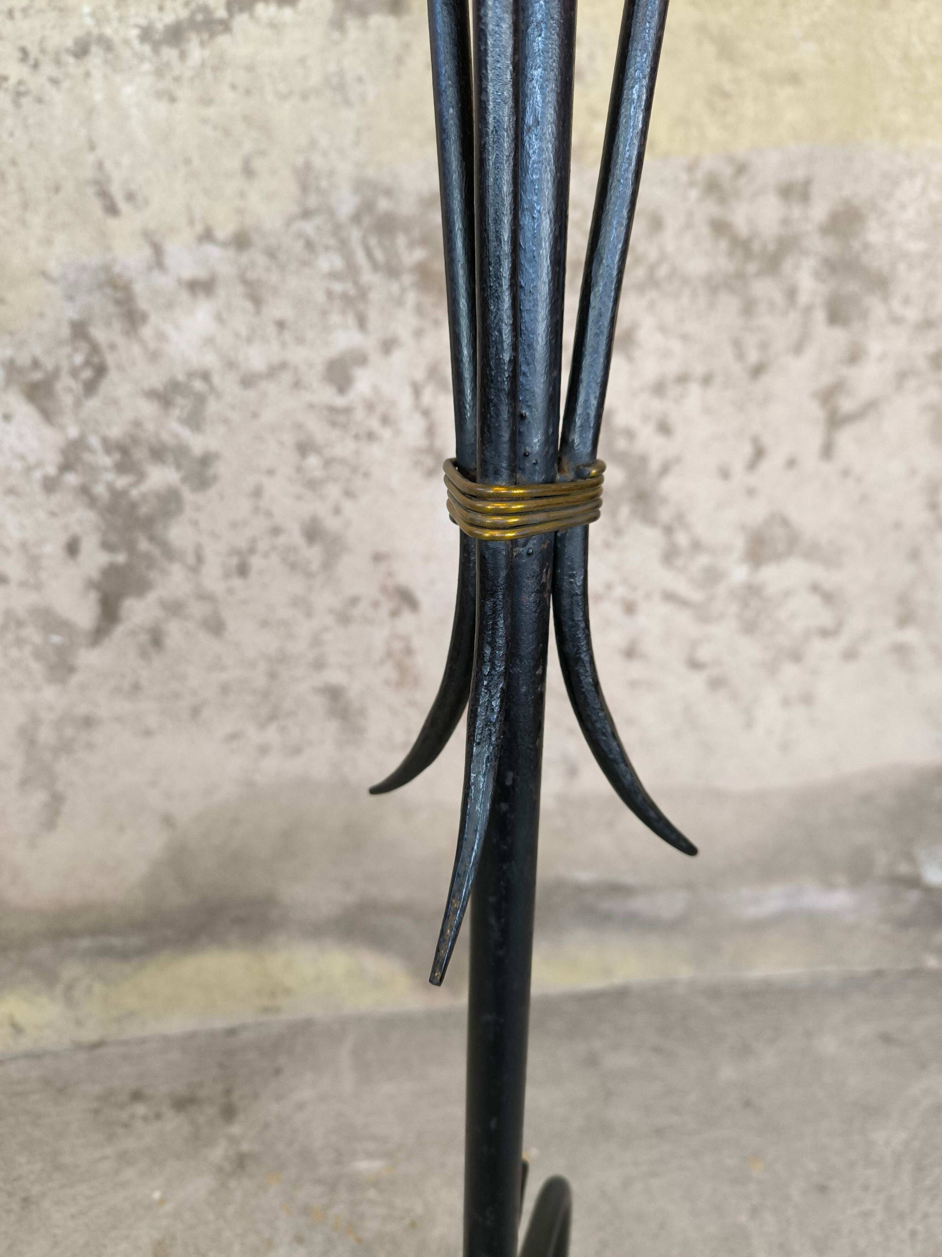 Vintage tripod floor lamp in wrought iron.