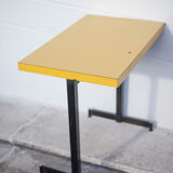 Table de bistrot en fer et formica jaune