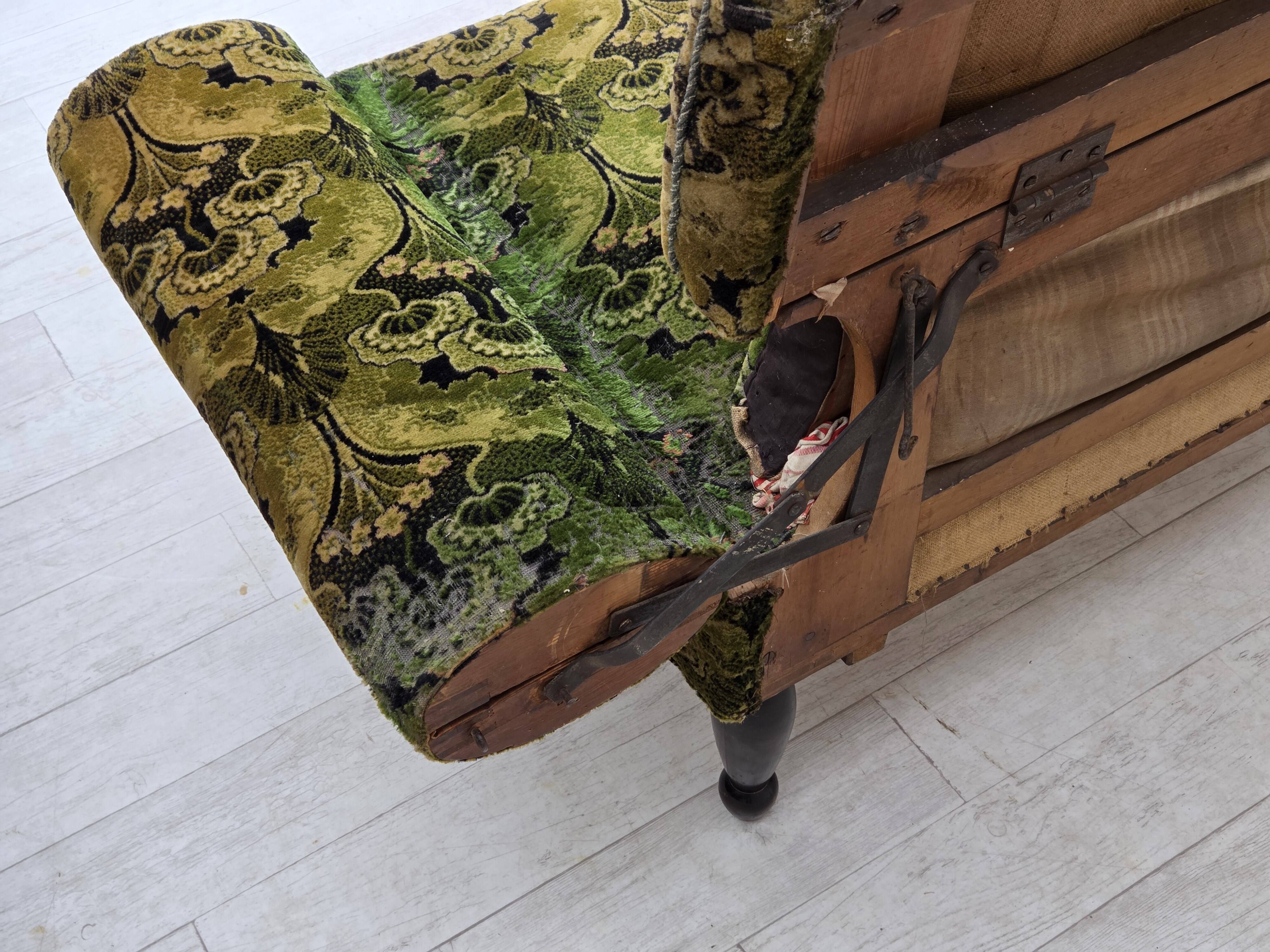 1930s, Danish 2-seater drop arm daybed/sofa, green furniture velour.