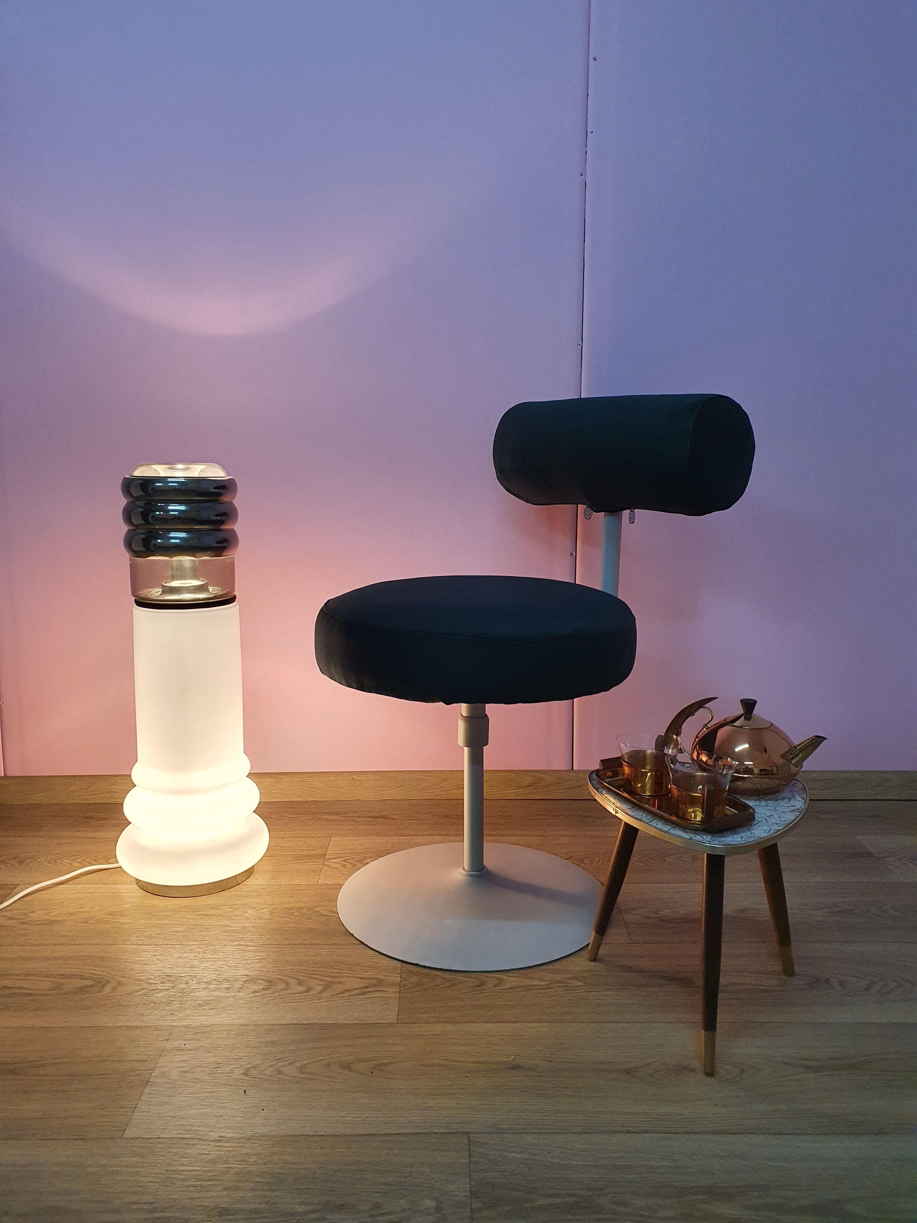 Lampadaire en verre opalin du milieu du siècle de Peil & Putzler, Allemagne, années 1960