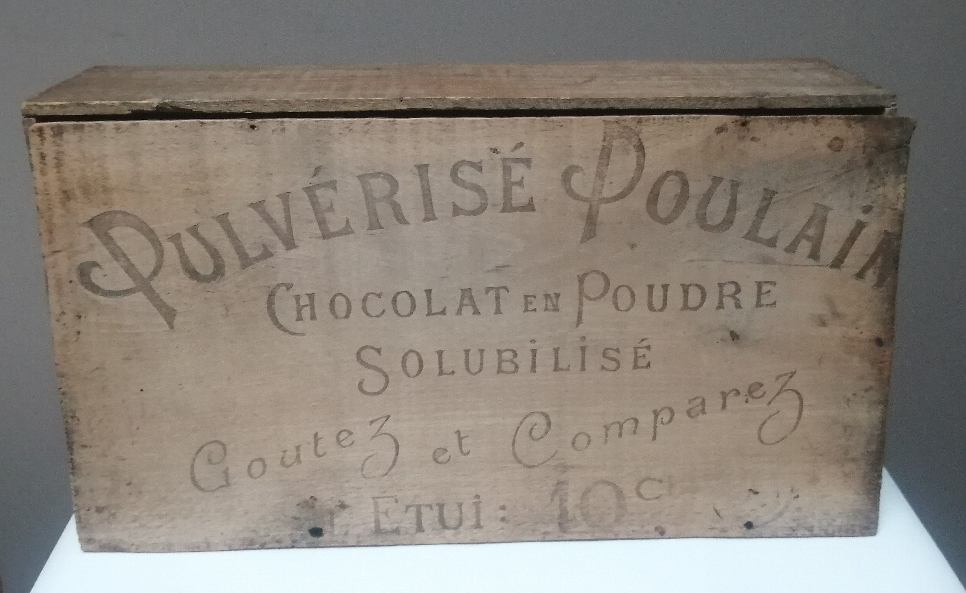 Wooden box chocolat poulain