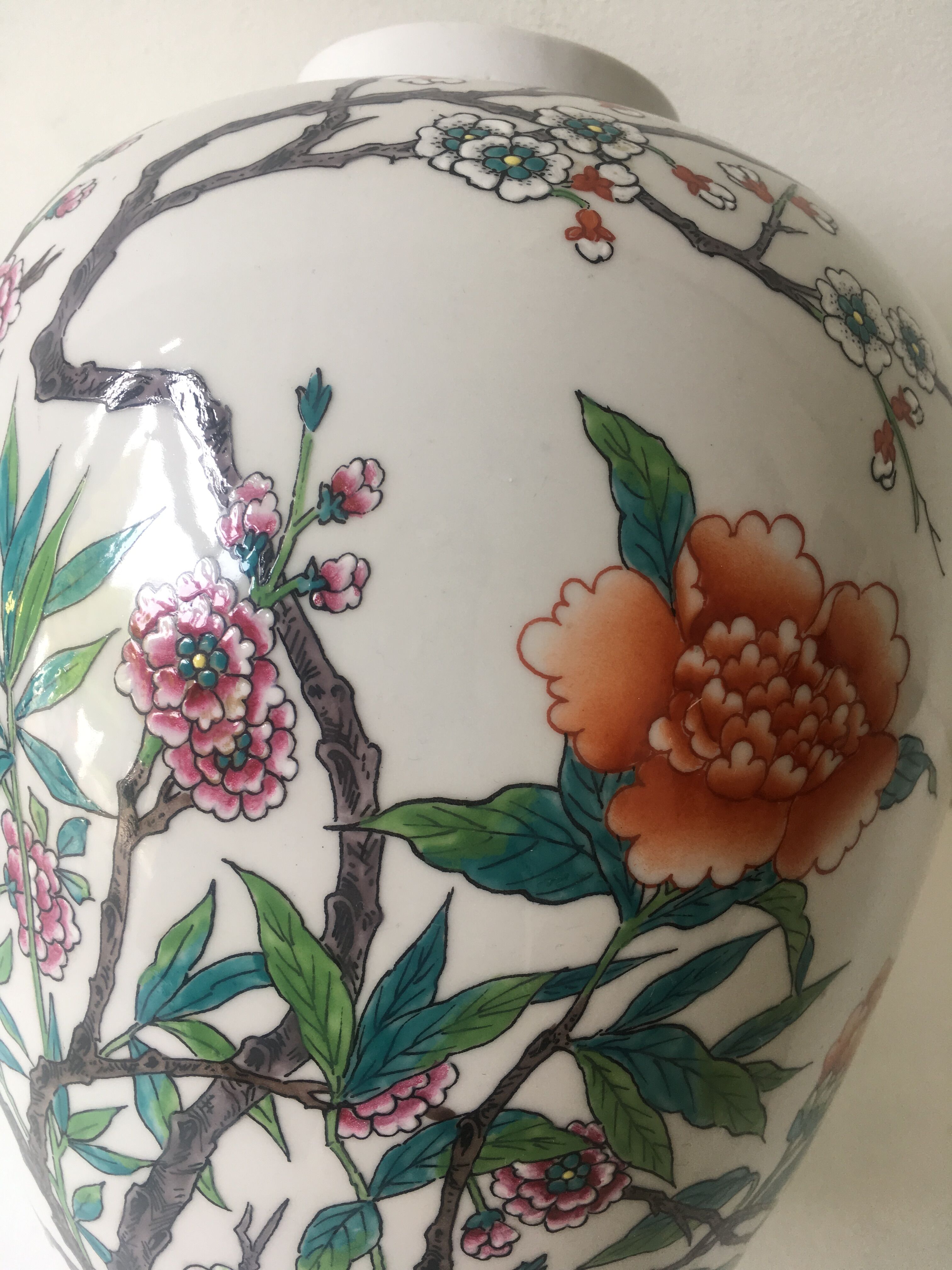 Covered pot in Paris porcelain