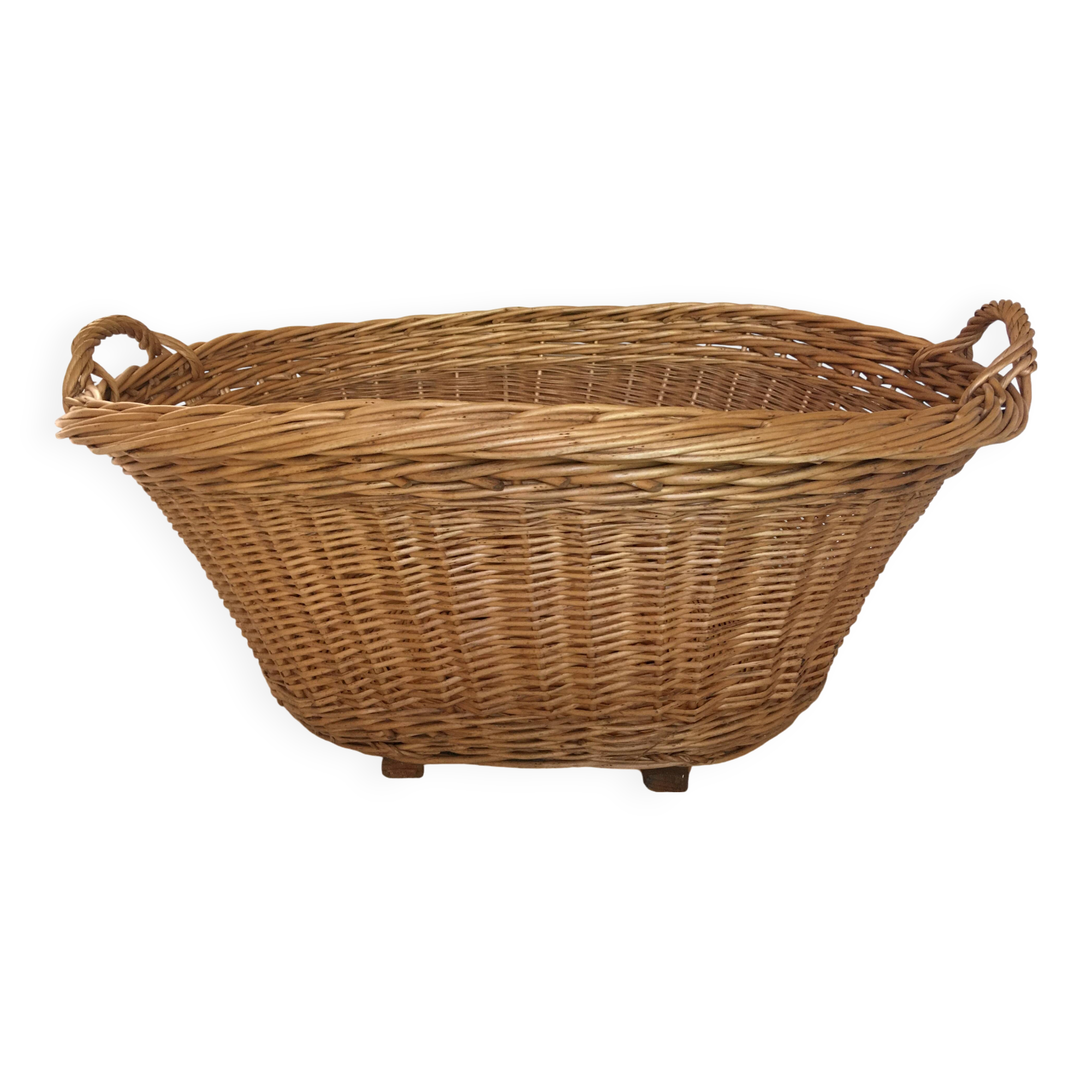 Wicker laundry basket