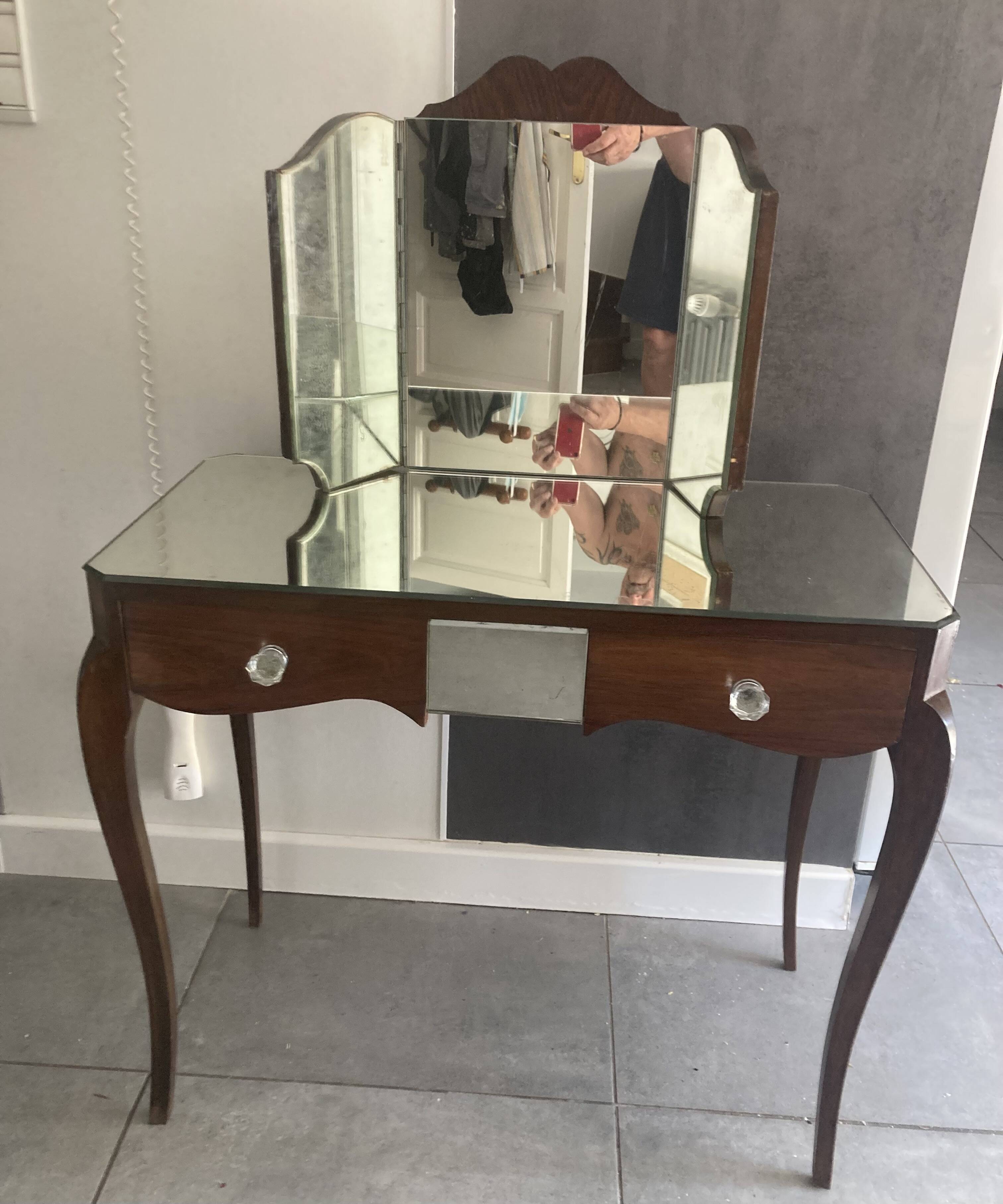 small "Art DECO" dressing table in excellent condition