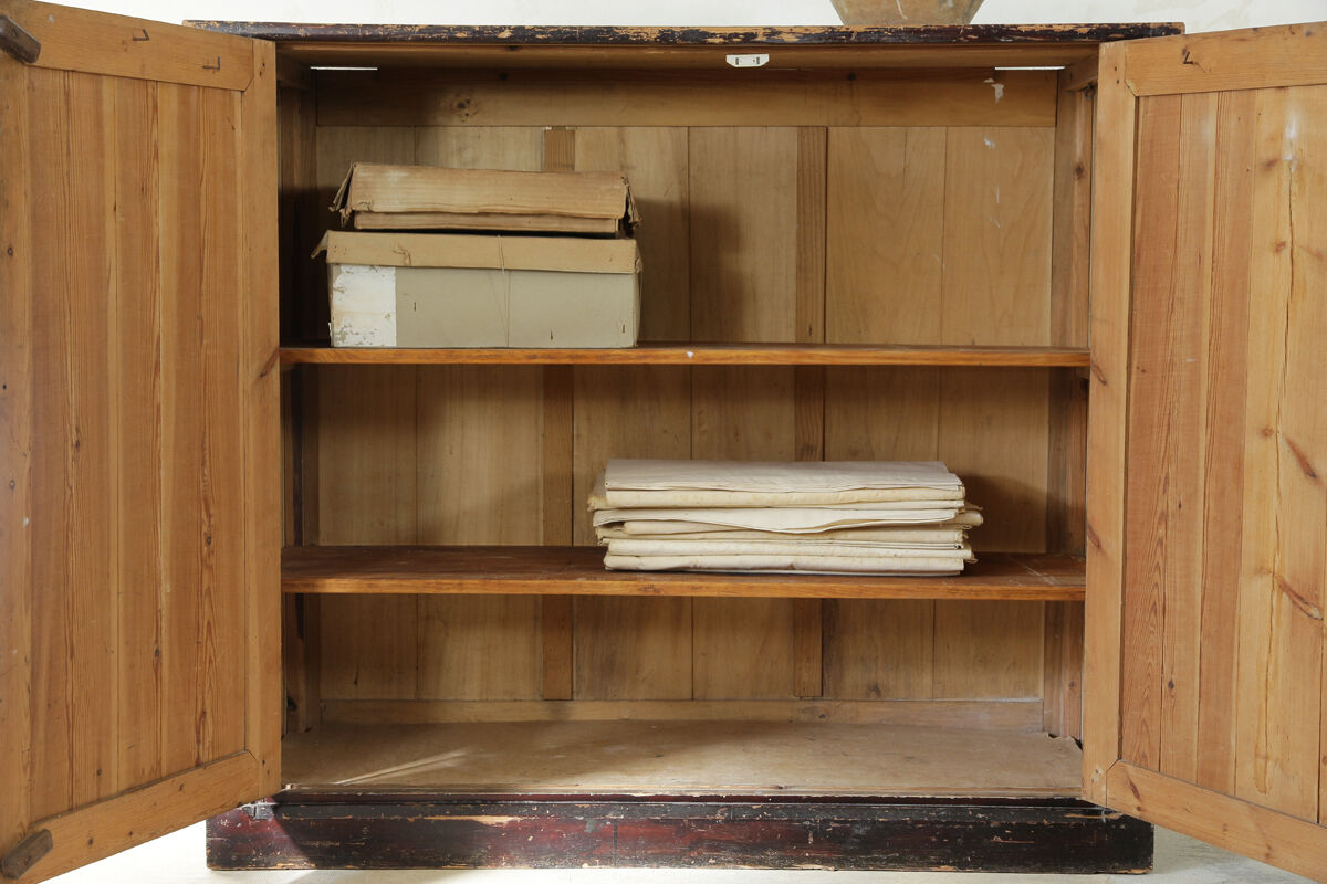 Old library 2 bodies 1900s