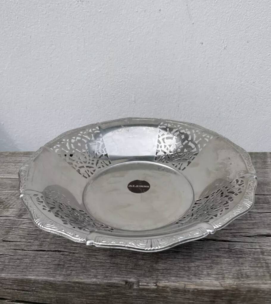 Plat coupe corbeille en métal argenté Alessi