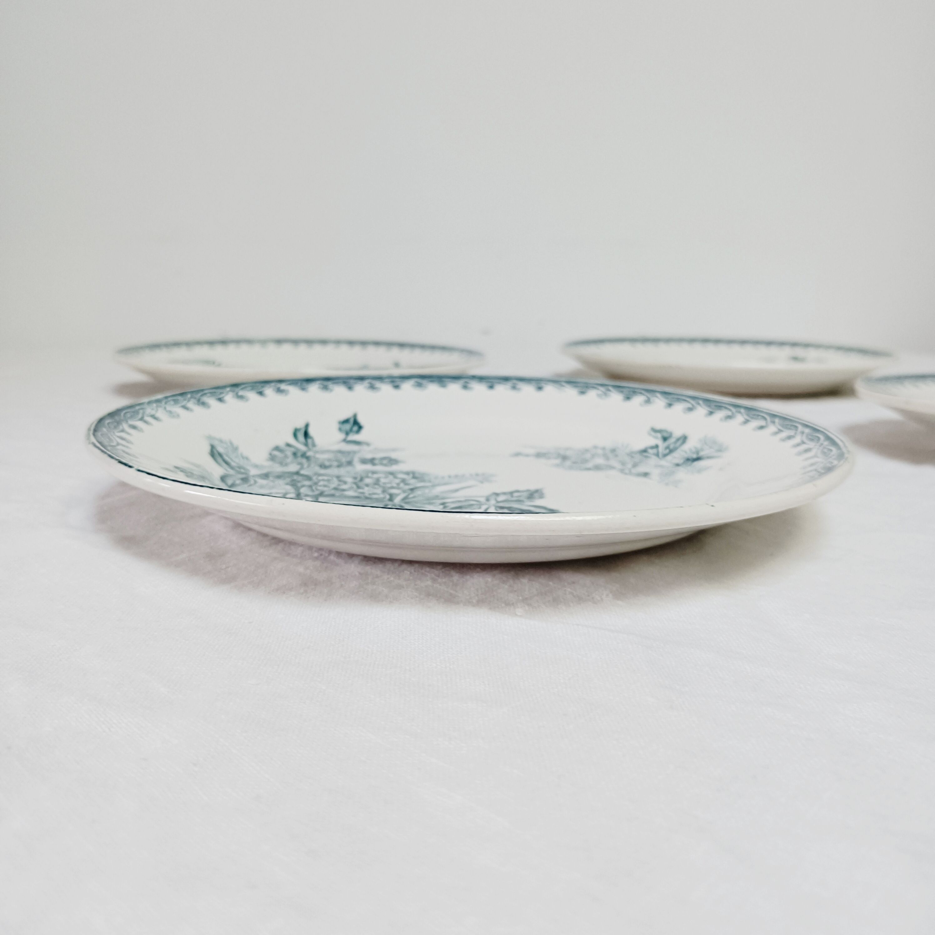Set of 4 flat plates, iron earth, Société Amandinoise, Margot