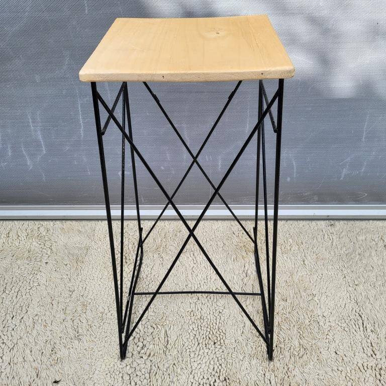 Vintage Eiffel stand 1970