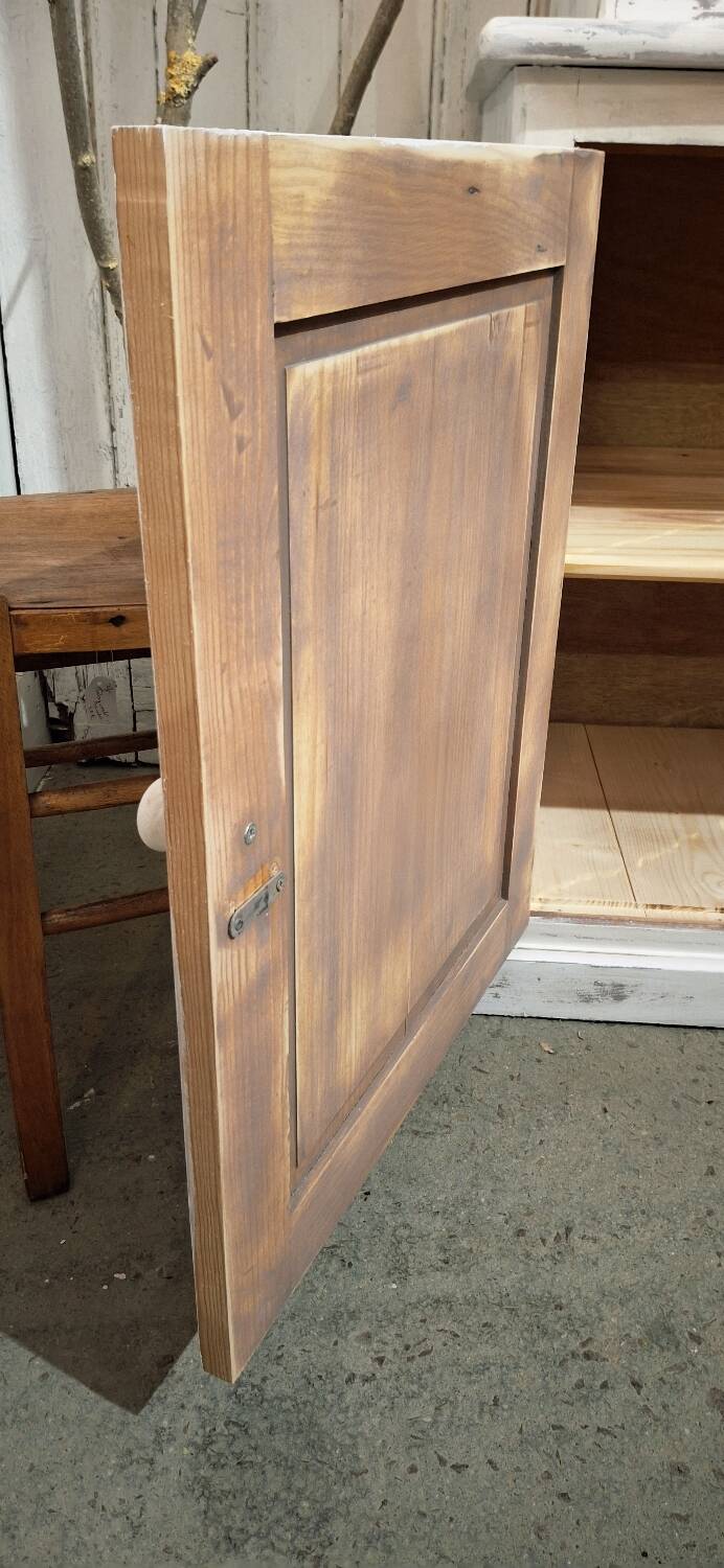 Buffet with 2 glass doors