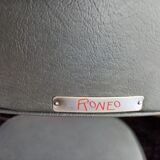 Roneo chair
