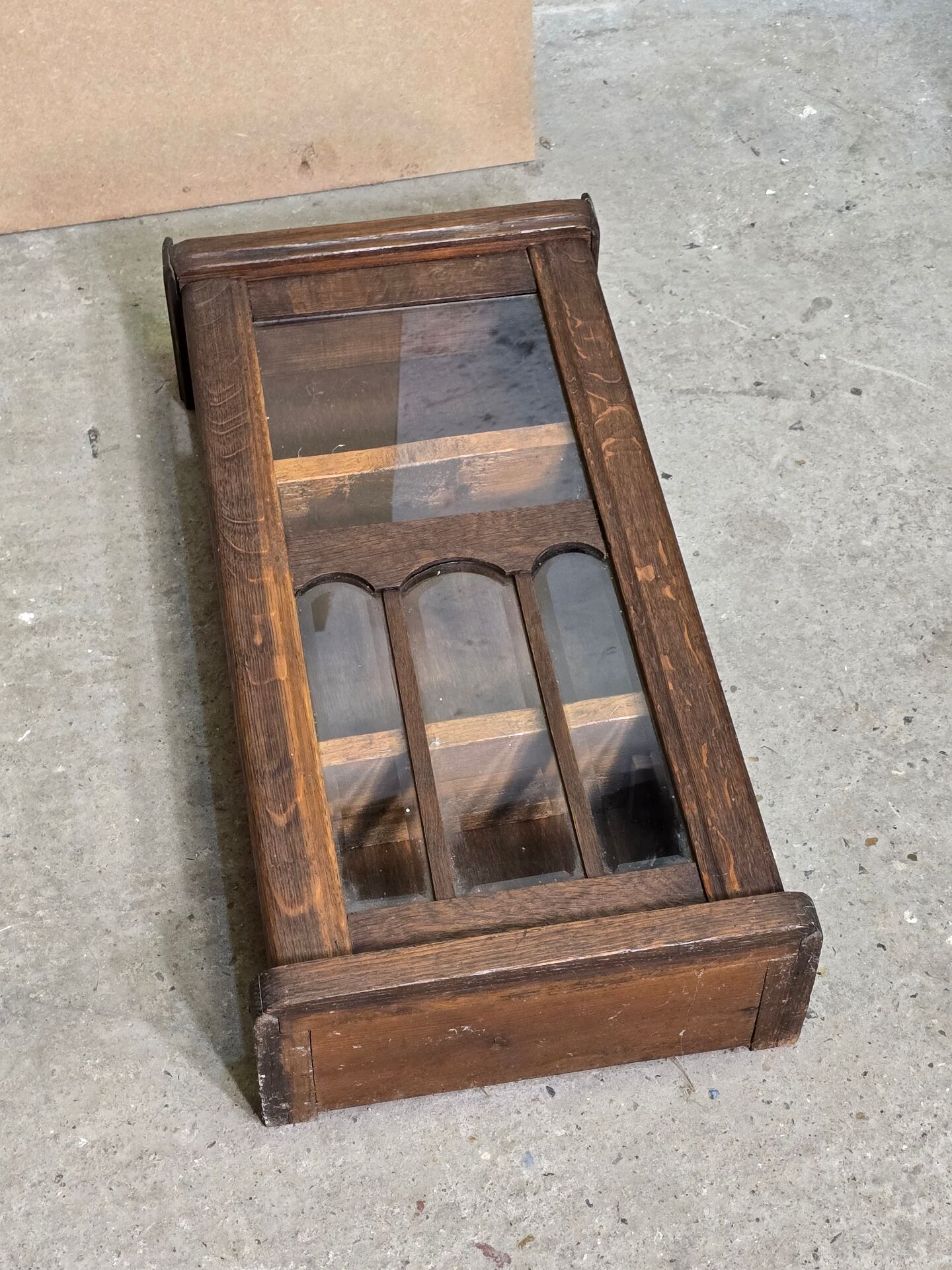 Vitrine en bois et verre biseauté 1920