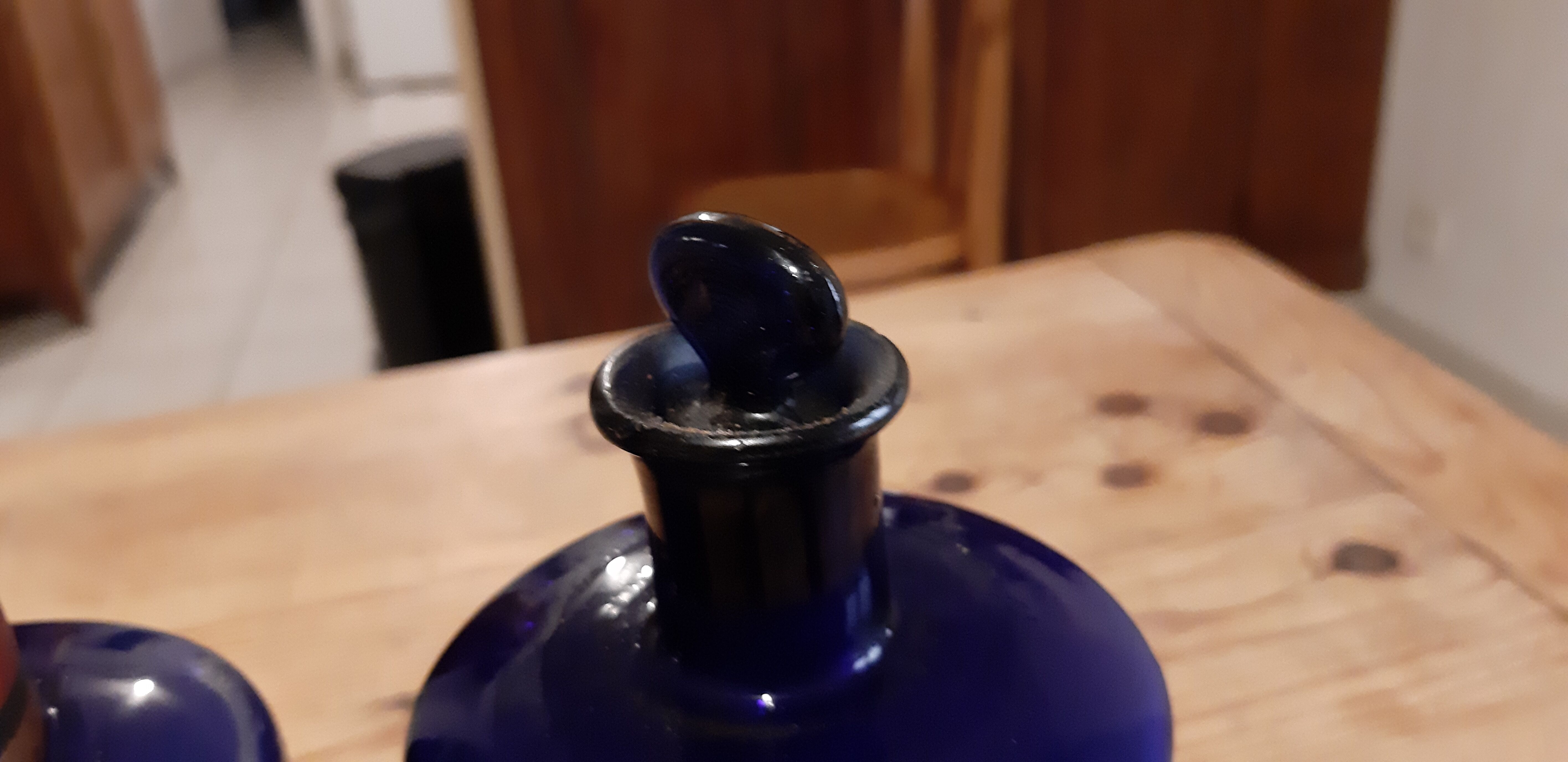 2 pots a pharmacy 19th in dark blue glass