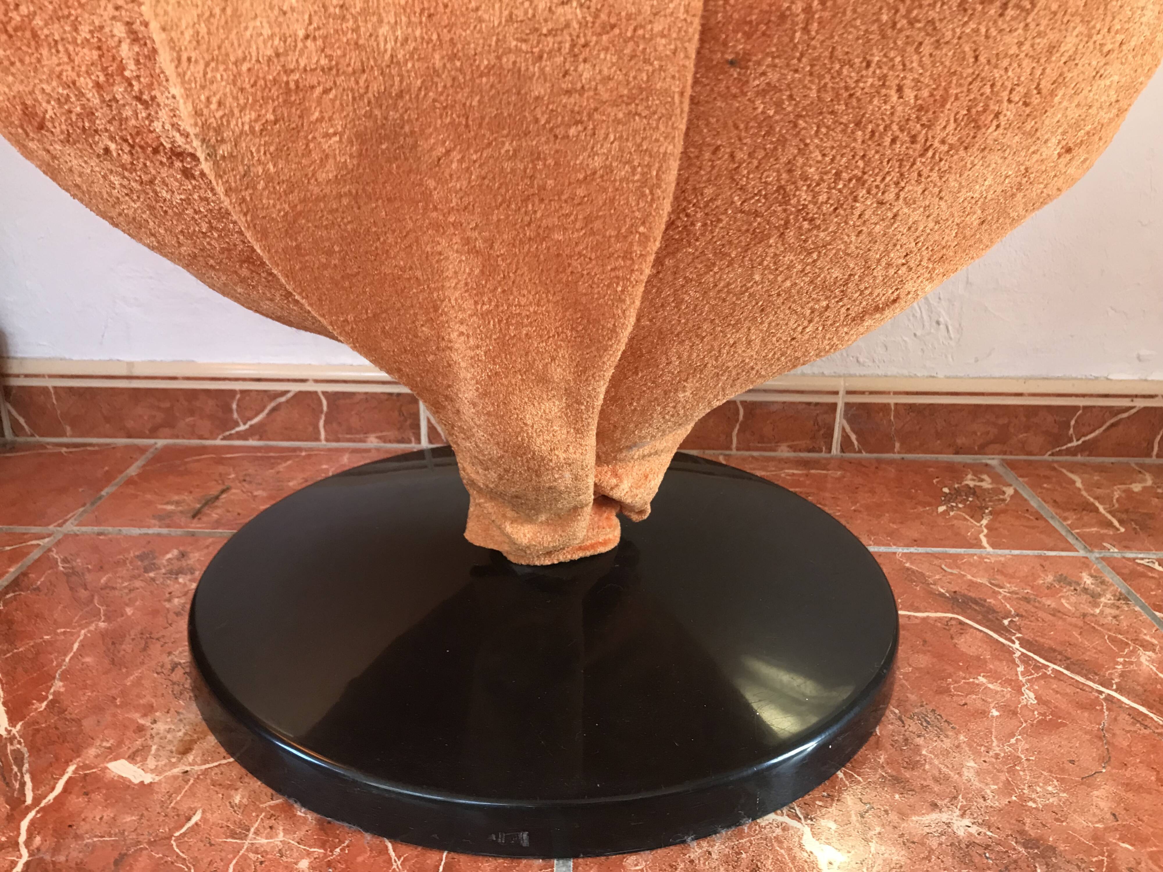 Fauteuil boule  en tissu orange, années 1970