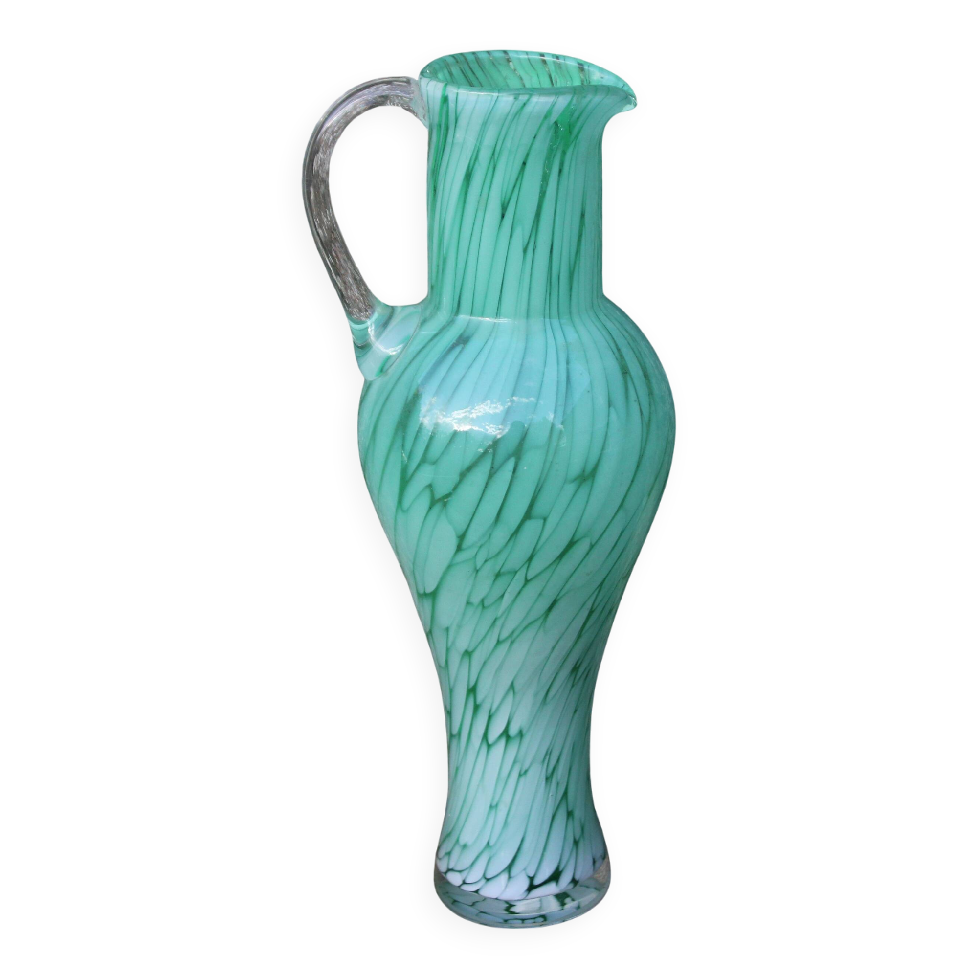 Cruche en verre soufflé vert émeraude – H32 cm x L10 cm
