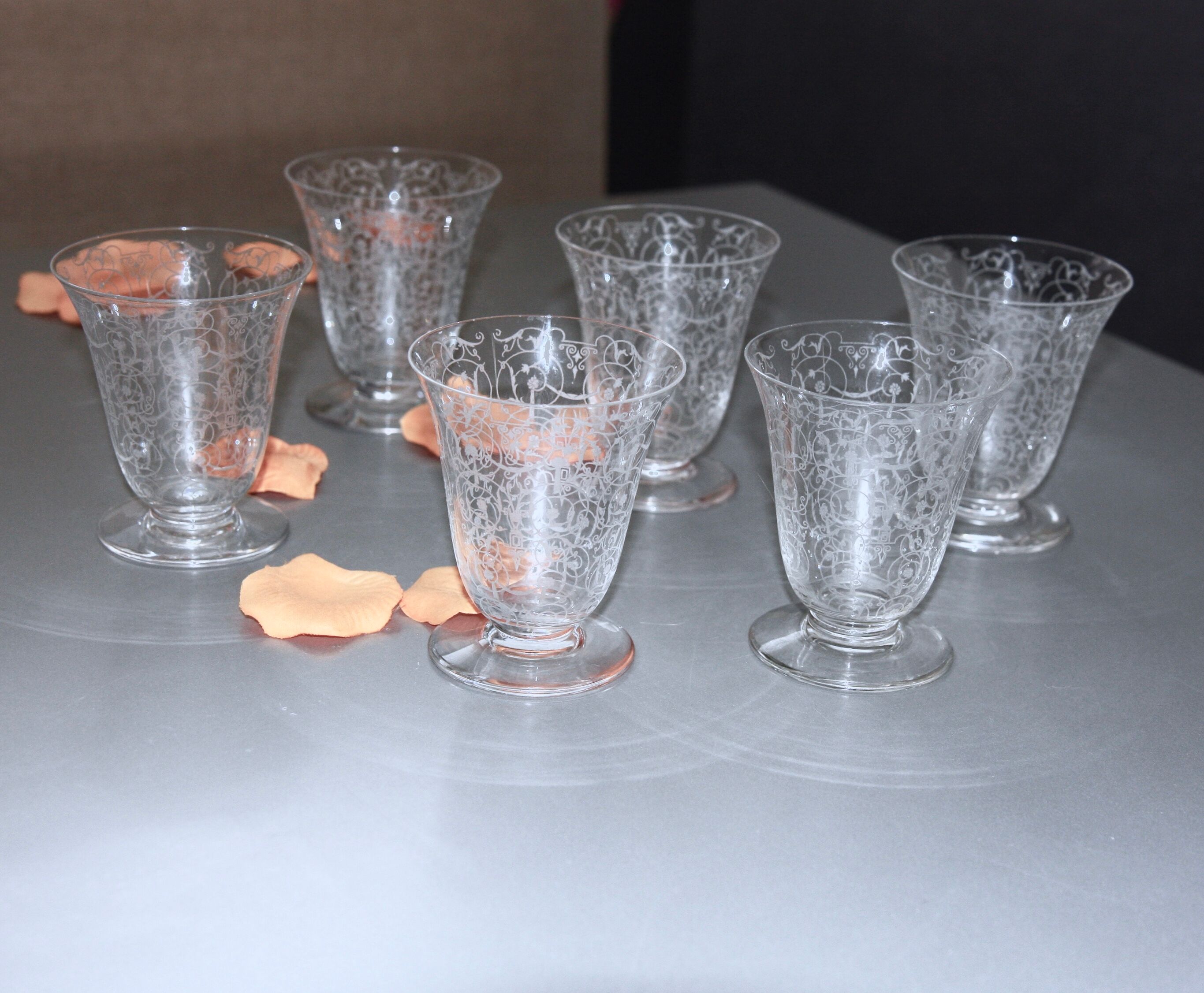Six glasses of Baccarat wine in engraved crystal, model "Michelangelo"
