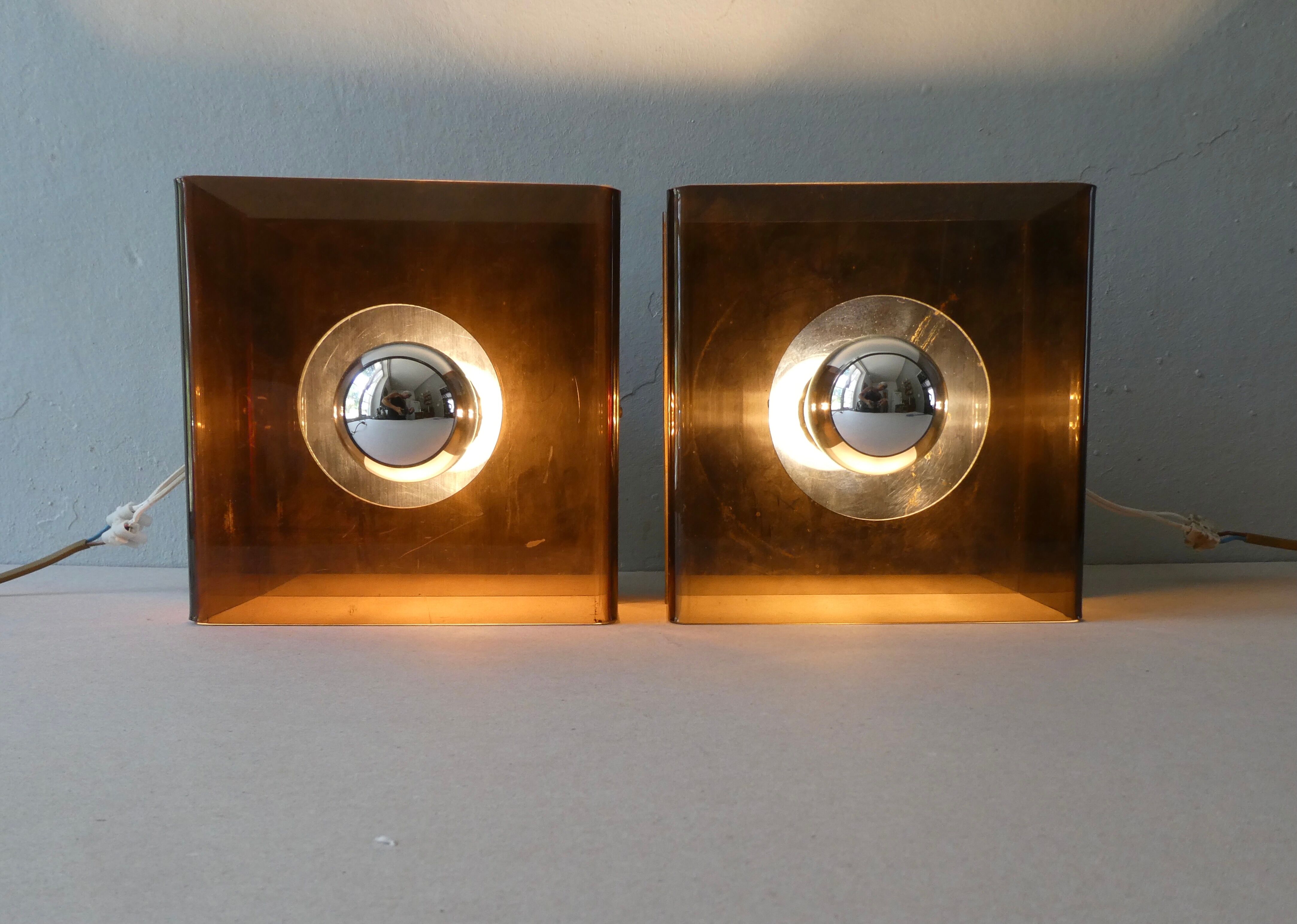 Pair of sconces in smoked Plexiglas by Jocelyne Trocmé model "disco"
