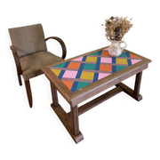 Table basse en bois revisitée - plateau géométrique coloré