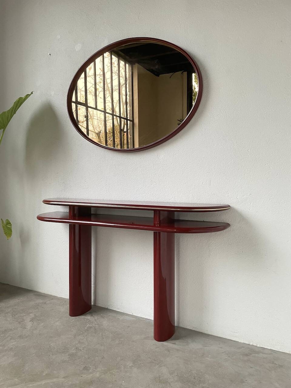 Red lacquered console and its mirror from the 80s