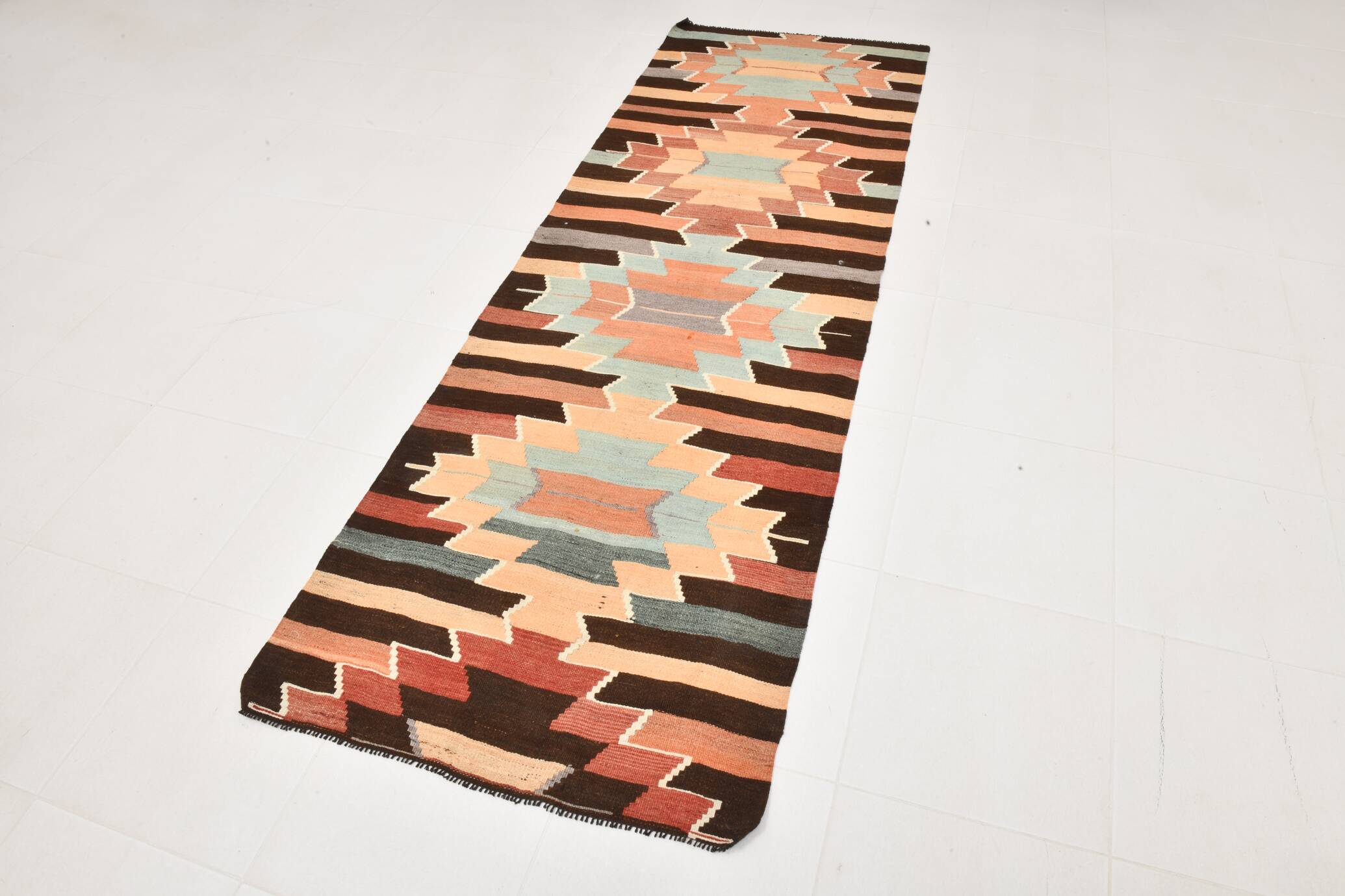 Vintage Kilim Rug, Geometric Zigzag Pattern in Earthy & Pastel Tones